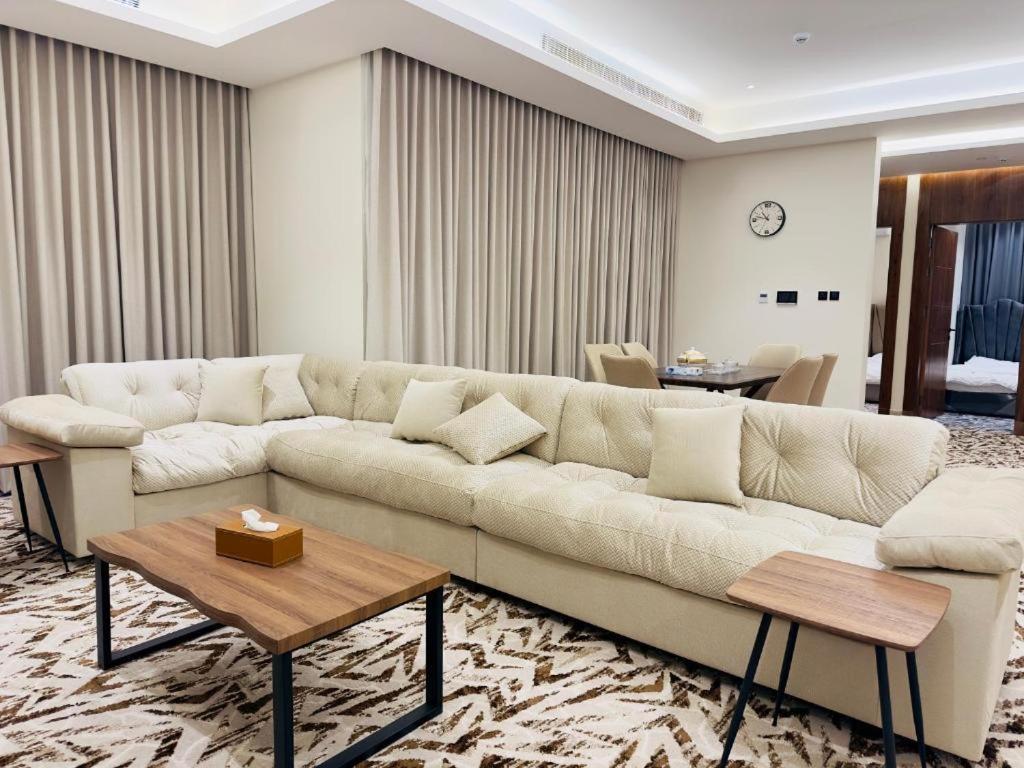 BOULEVARD APARTMENTs