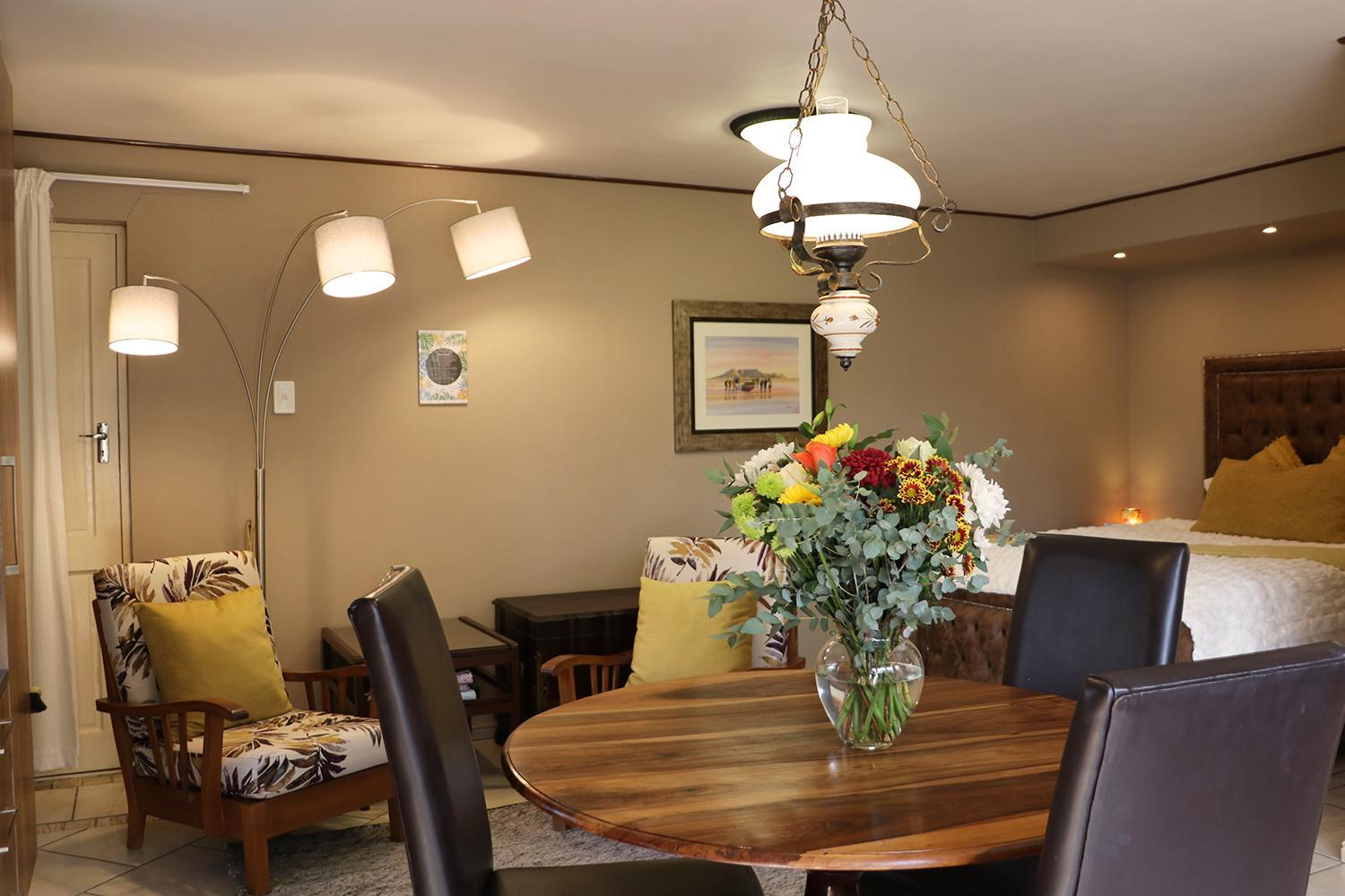 Lovely Kaapgracht, rental unit with free parking view 5