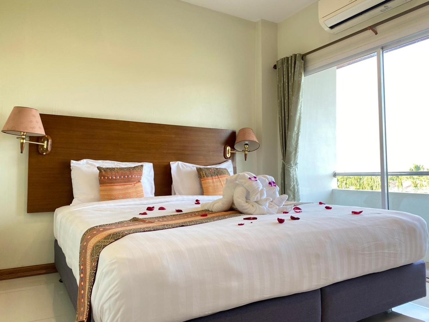 Chaophayathara Riverside Hotel