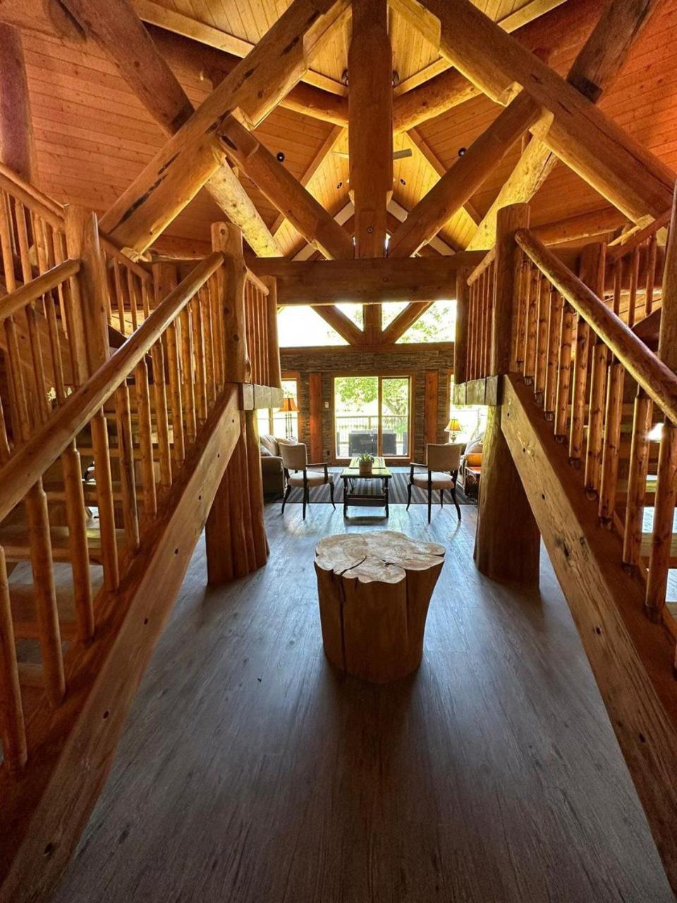 Opulent Oaks Chalet