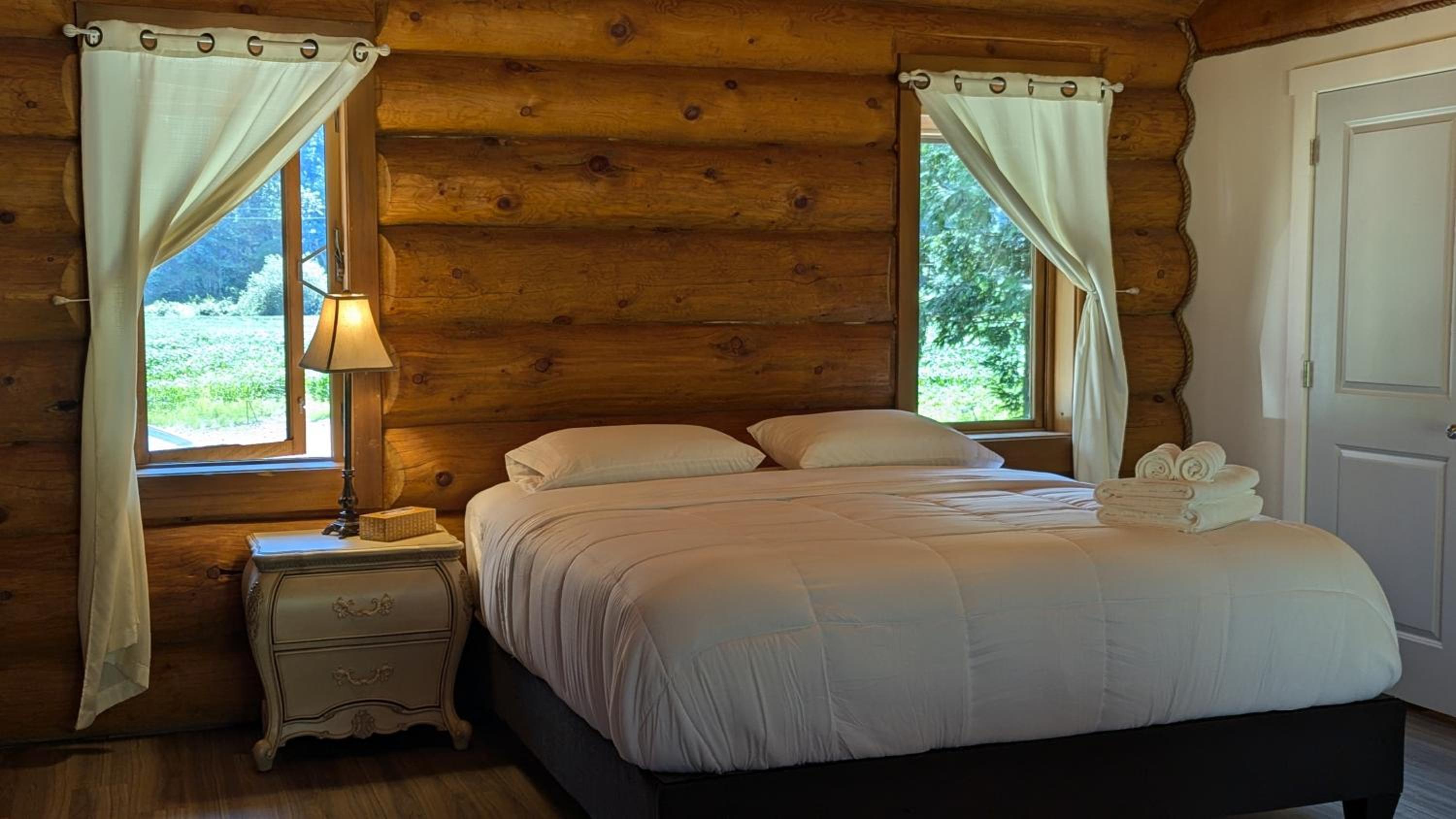 Opulent Oaks Chalet
