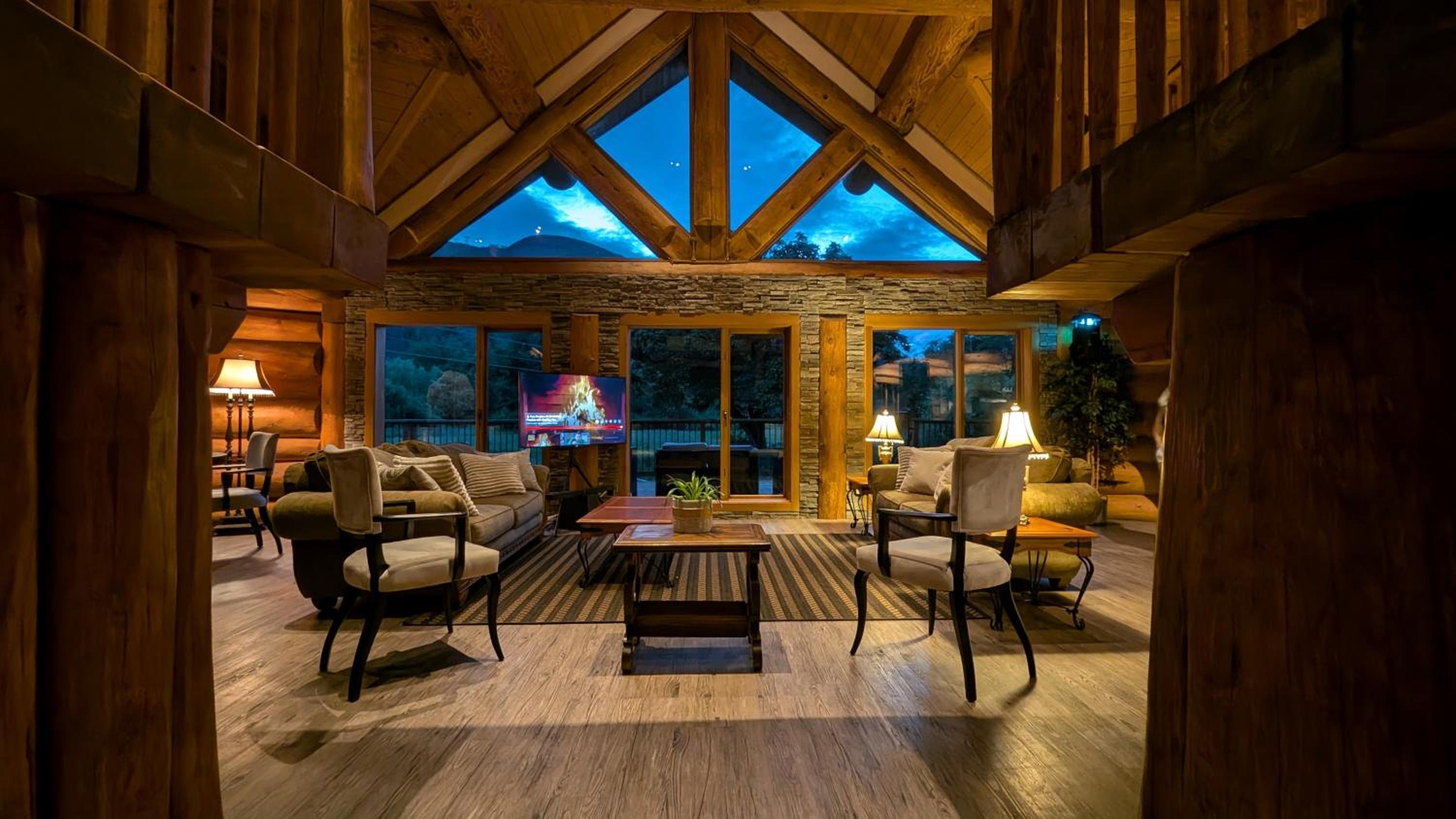Opulent Oaks Chalet