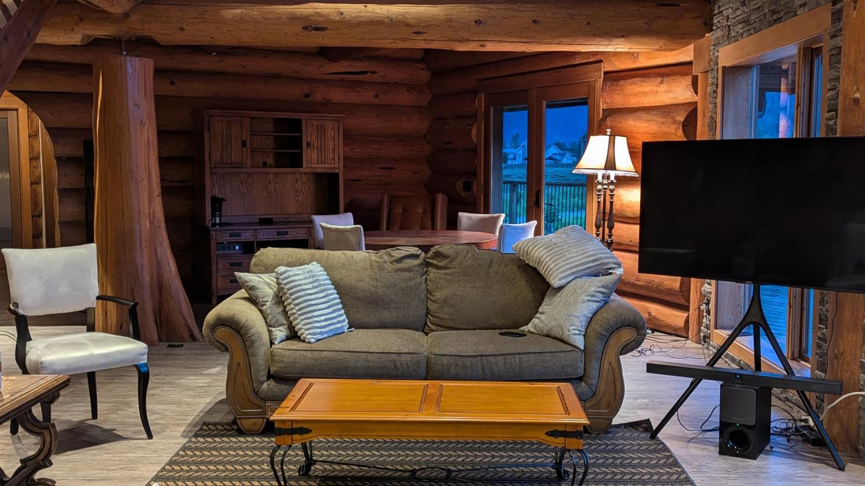 Opulent Oaks Chalet