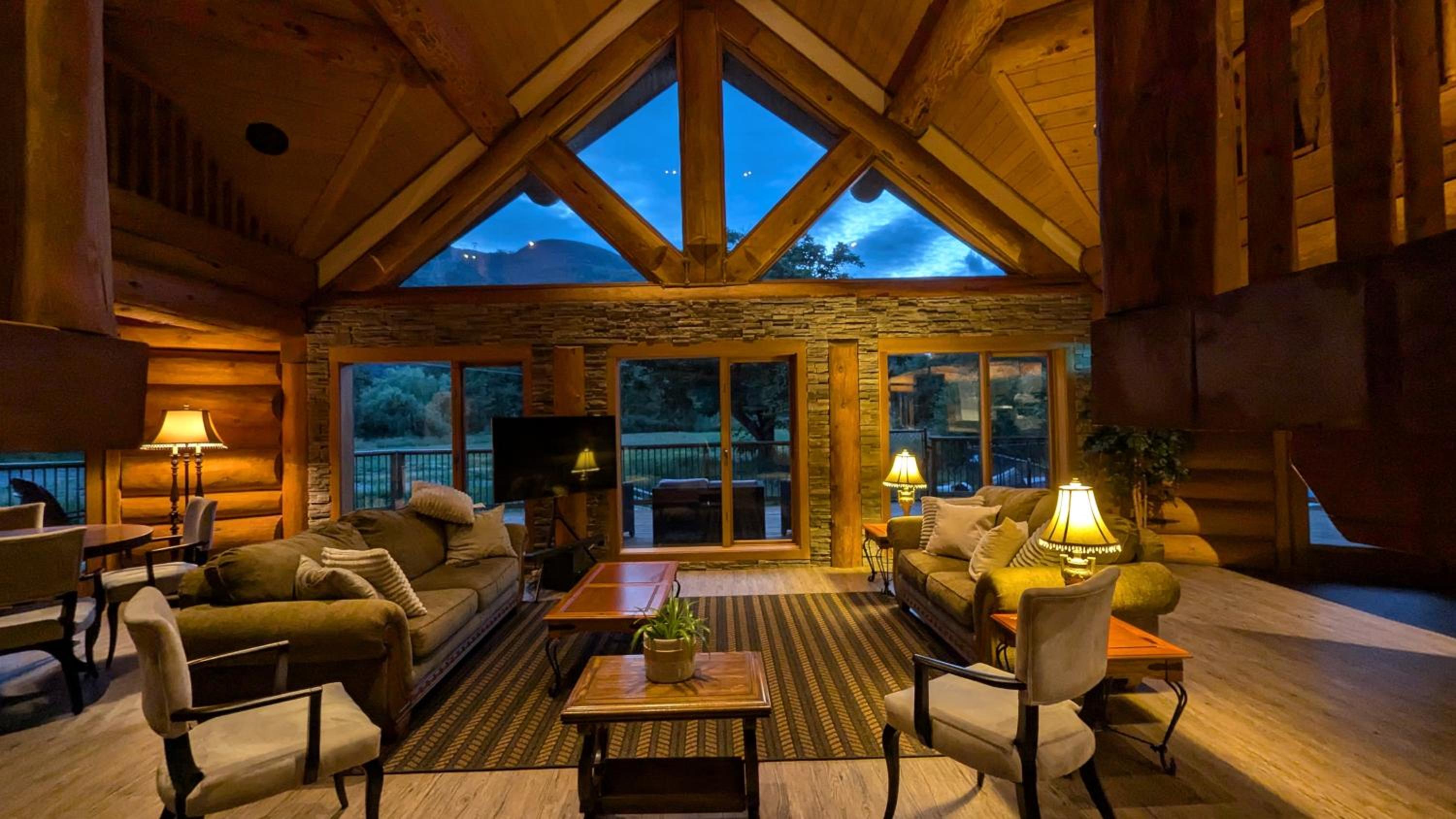 Opulent Oaks Chalet
