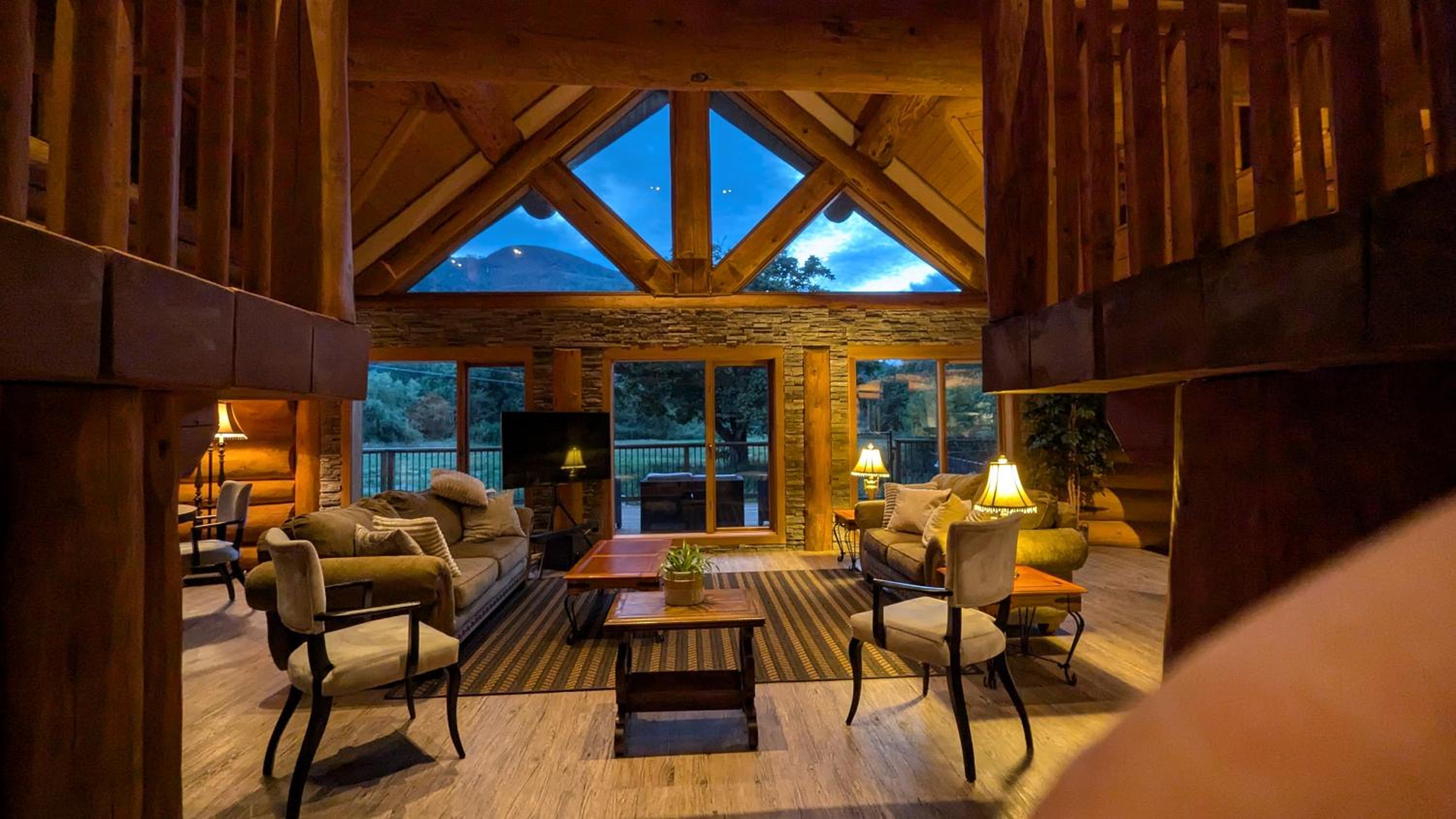Opulent Oaks Chalet