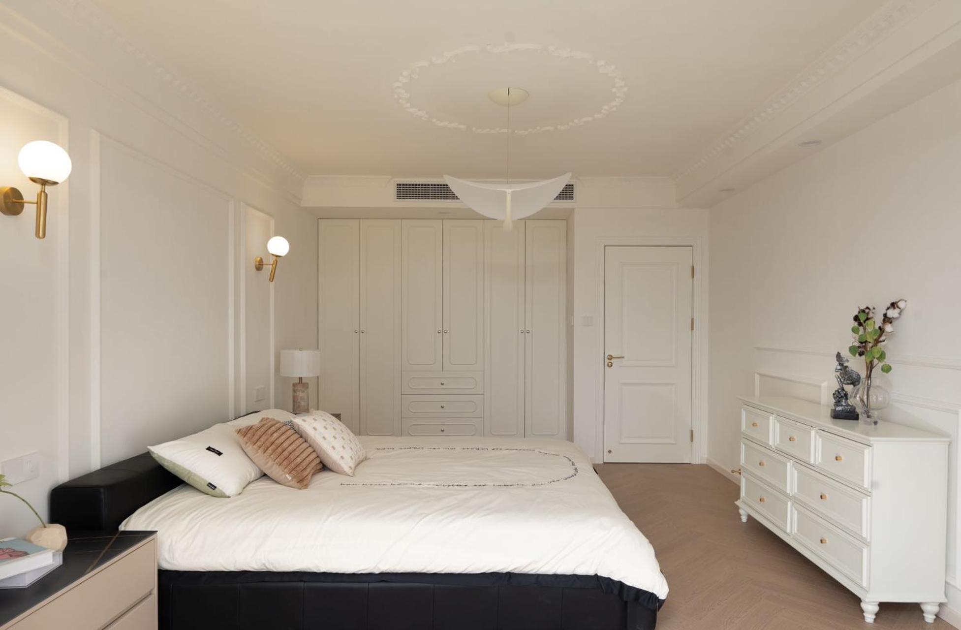 Eastern Hub - Bund Branch French Romantic 3BR Apt with City View, Close to the Bund and Xintiandi, with French Windows