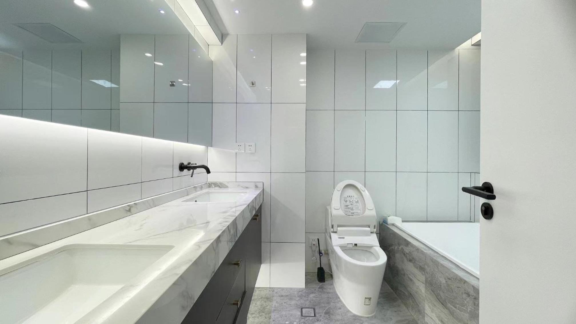 Eastern Hub - French Window 3Bedroom 2Balcony near Heng Long Plaza People's Square West Nanjing Road