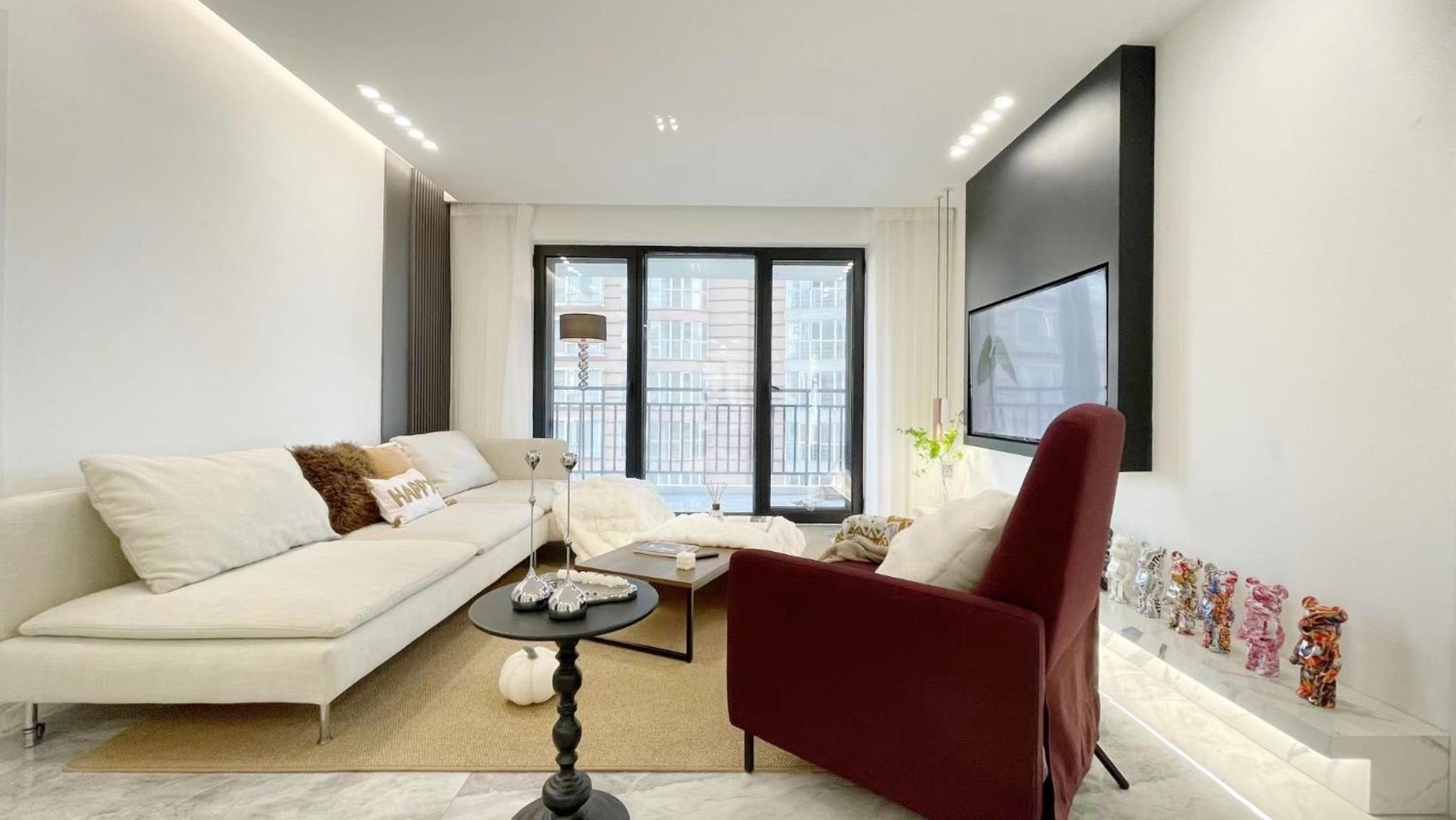 Eastern Hub - French Window 3Bedroom 2Balcony near Heng Long Plaza People's Square West Nanjing Road