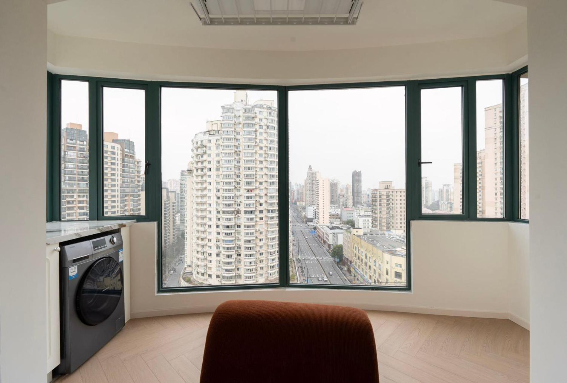 Eastern Hub - Bund Branch French Romantic 3BR Apt with City View, Close to the Bund and Xintiandi, with French Windows