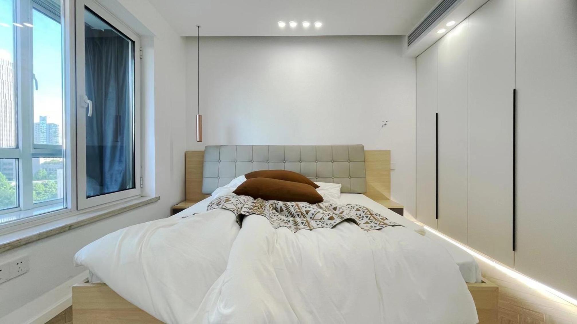Eastern Hub - French Window 3Bedroom 2Balcony near Heng Long Plaza People's Square West Nanjing Road