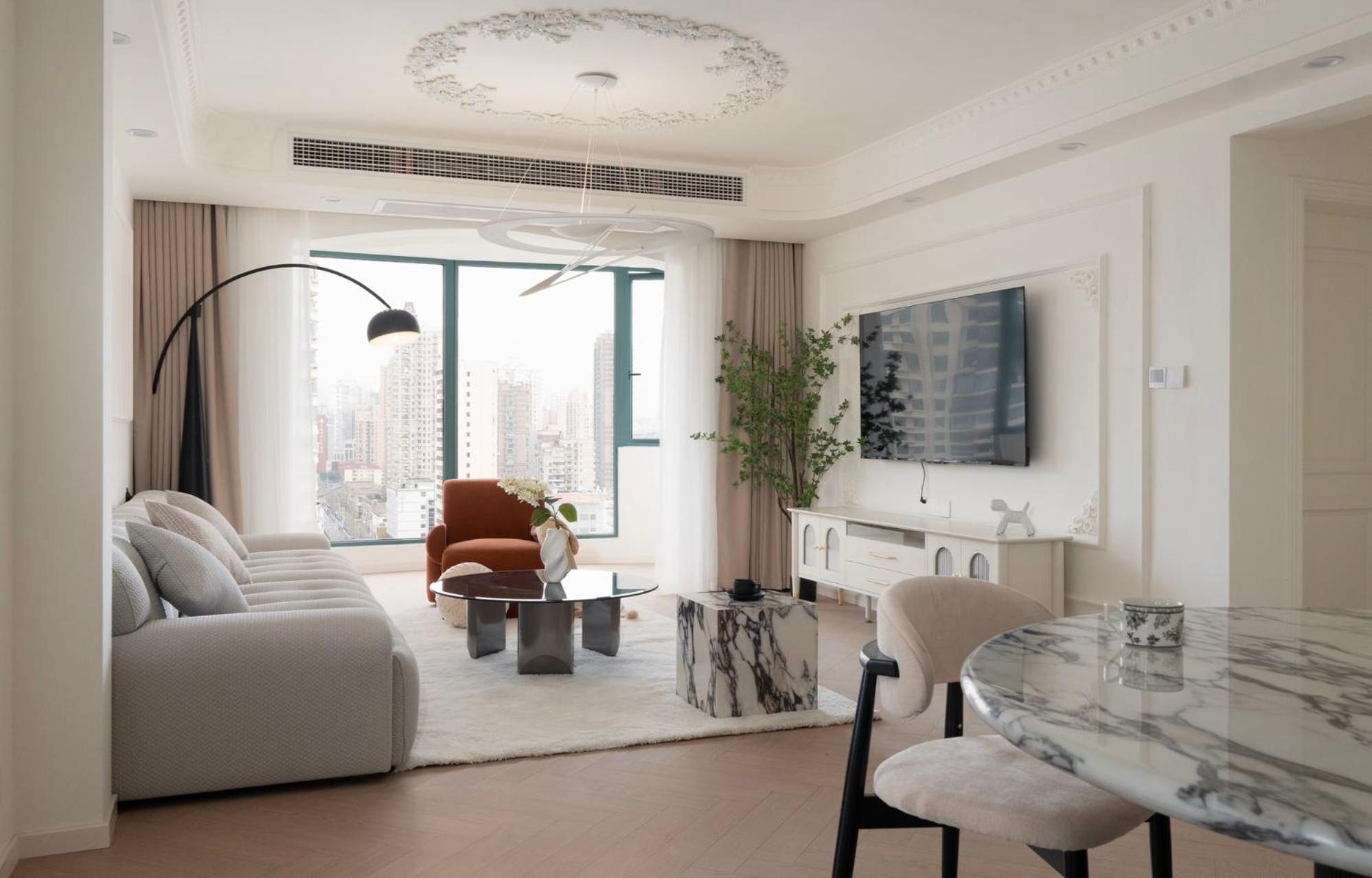 Eastern Hub - Bund Branch French Romantic 3BR Apt with City View, Close to the Bund and Xintiandi, with French Windows
