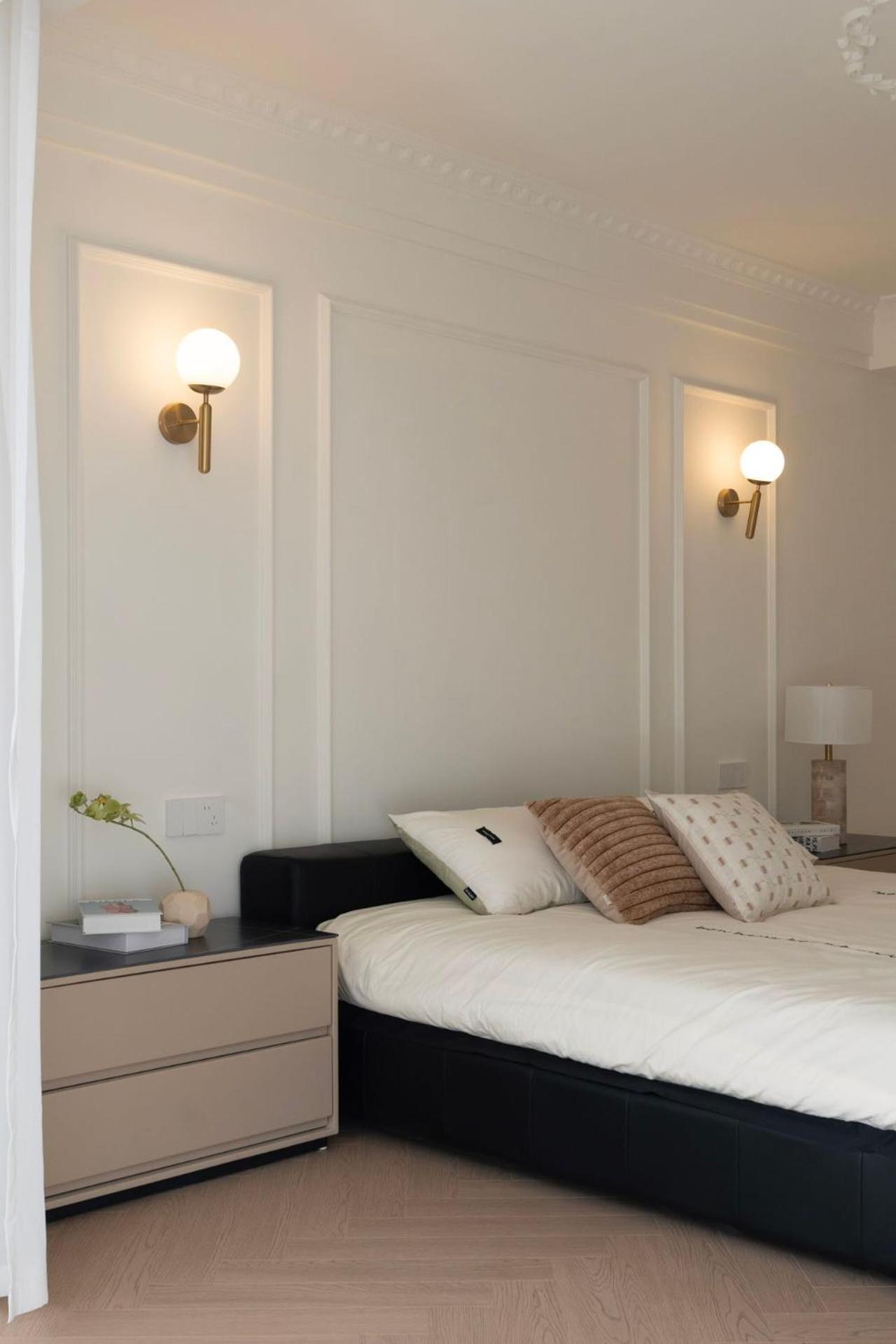 Eastern Hub - Bund Branch French Romantic 3BR Apt with City View, Close to the Bund and Xintiandi, with French Windows