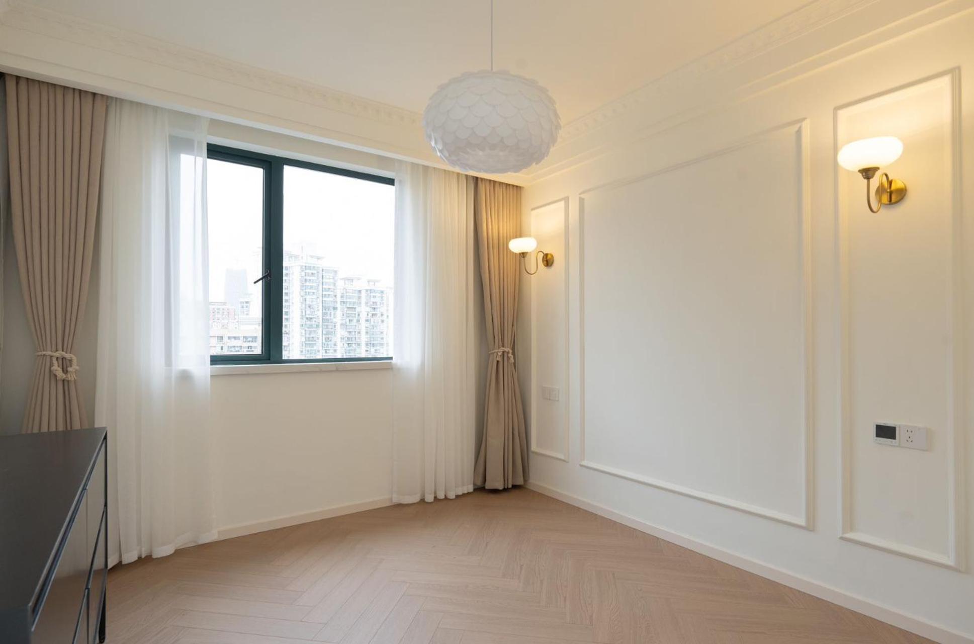 Eastern Hub - Bund Branch French Romantic 3BR Apt with City View, Close to the Bund and Xintiandi, with French Windows