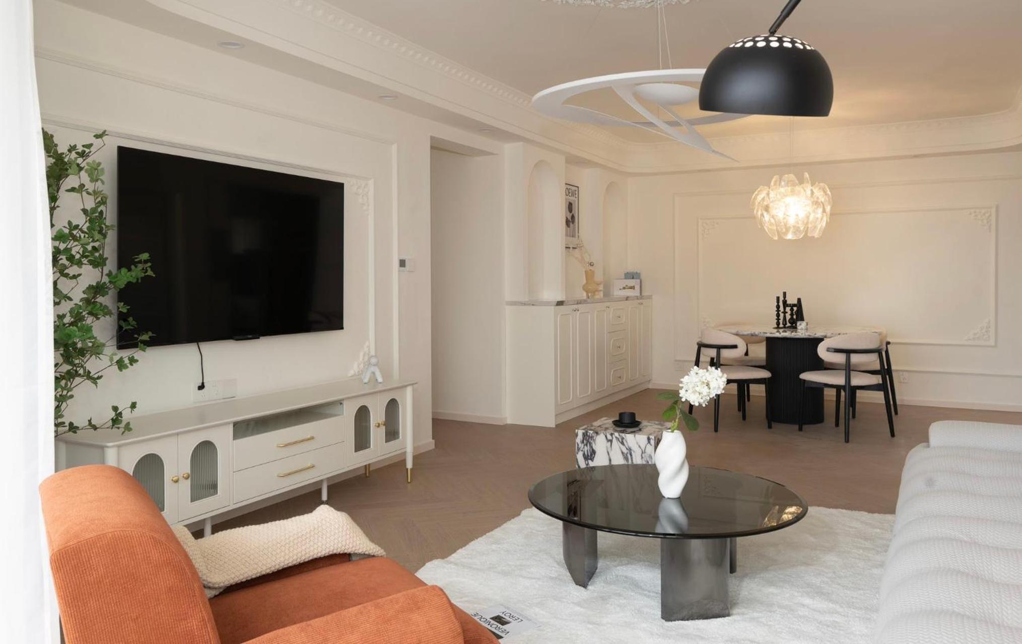 Eastern Hub - Bund Branch French Romantic 3BR Apt with City View, Close to the Bund and Xintiandi, with French Windows