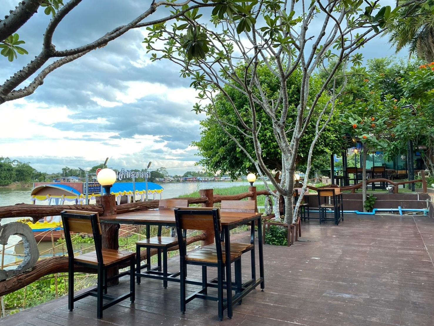 Chaophayathara Riverside Hotel
