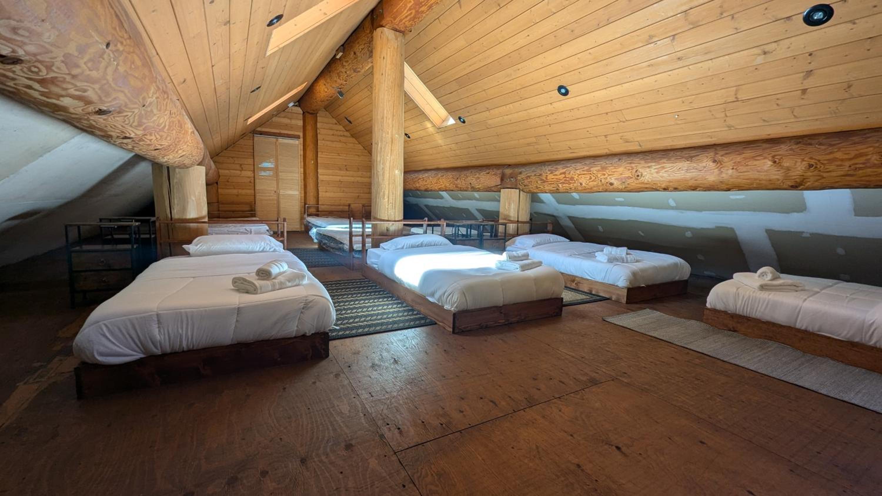 Opulent Oaks Chalet