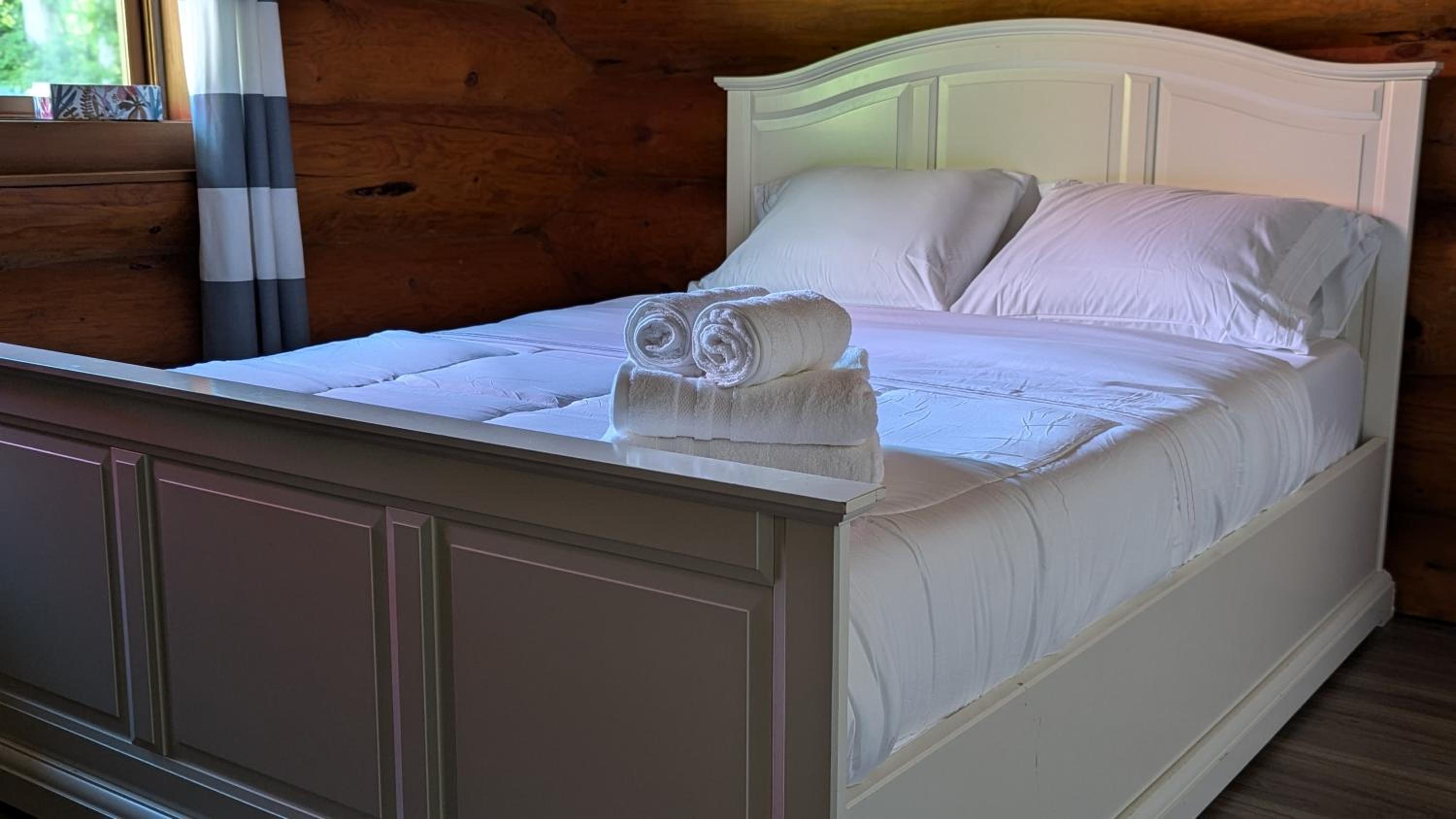 Opulent Oaks Chalet