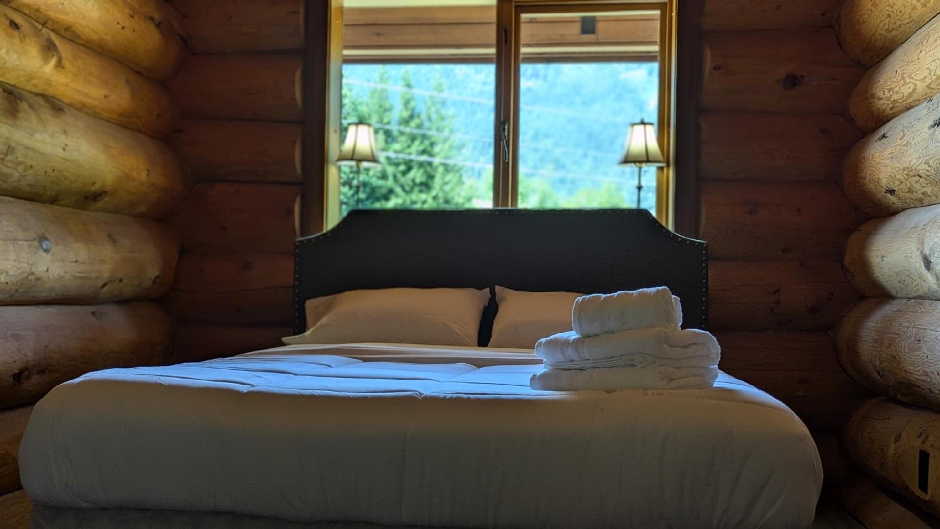 Opulent Oaks Chalet