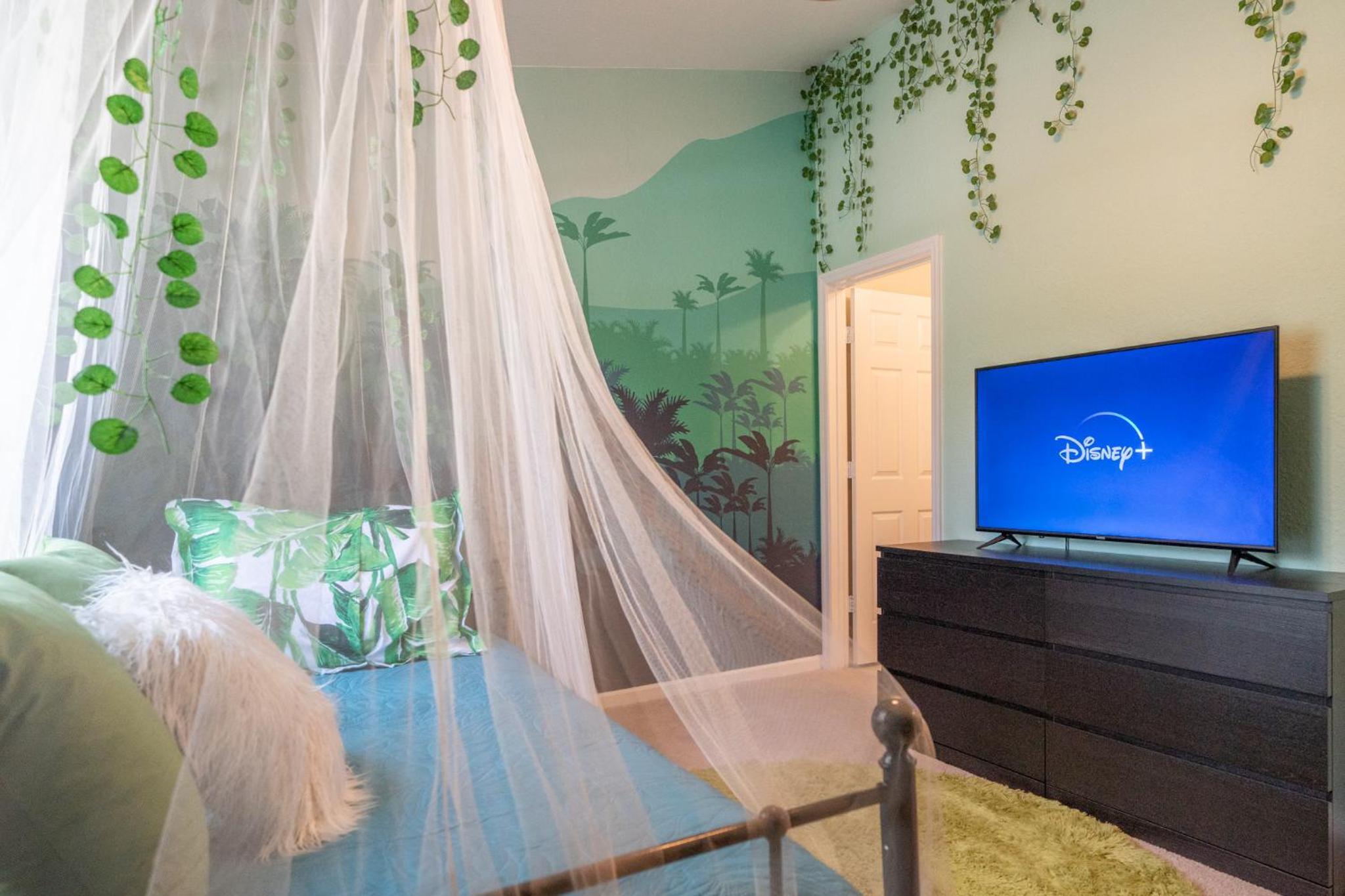 Chic Jungle Escape with Pool near Disney