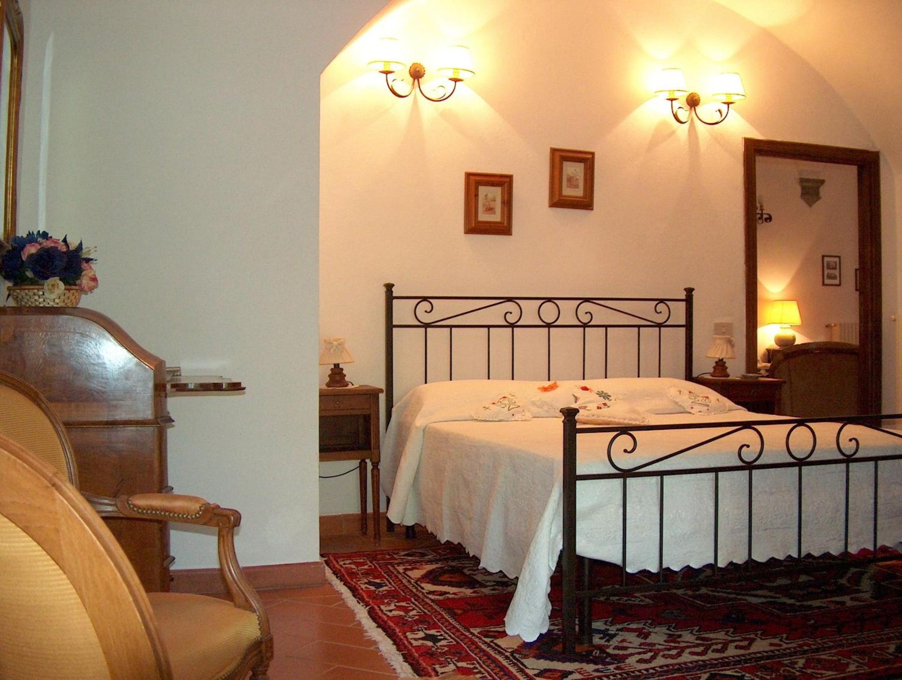 Sunny villa in Castiglion Fiorentino with private pool view 3