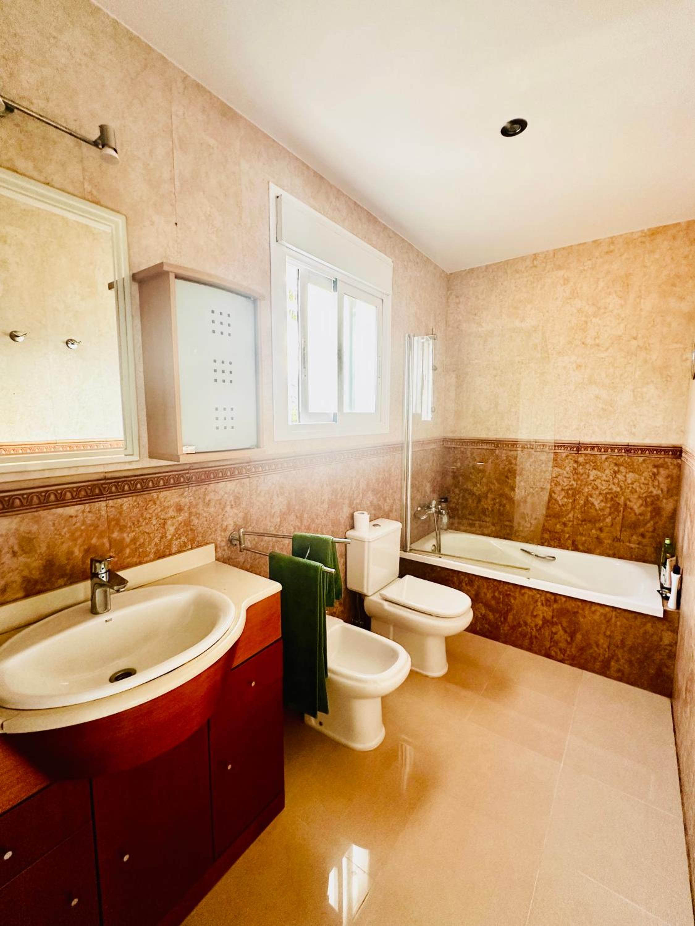 Chalet con piscina privada y aacc
