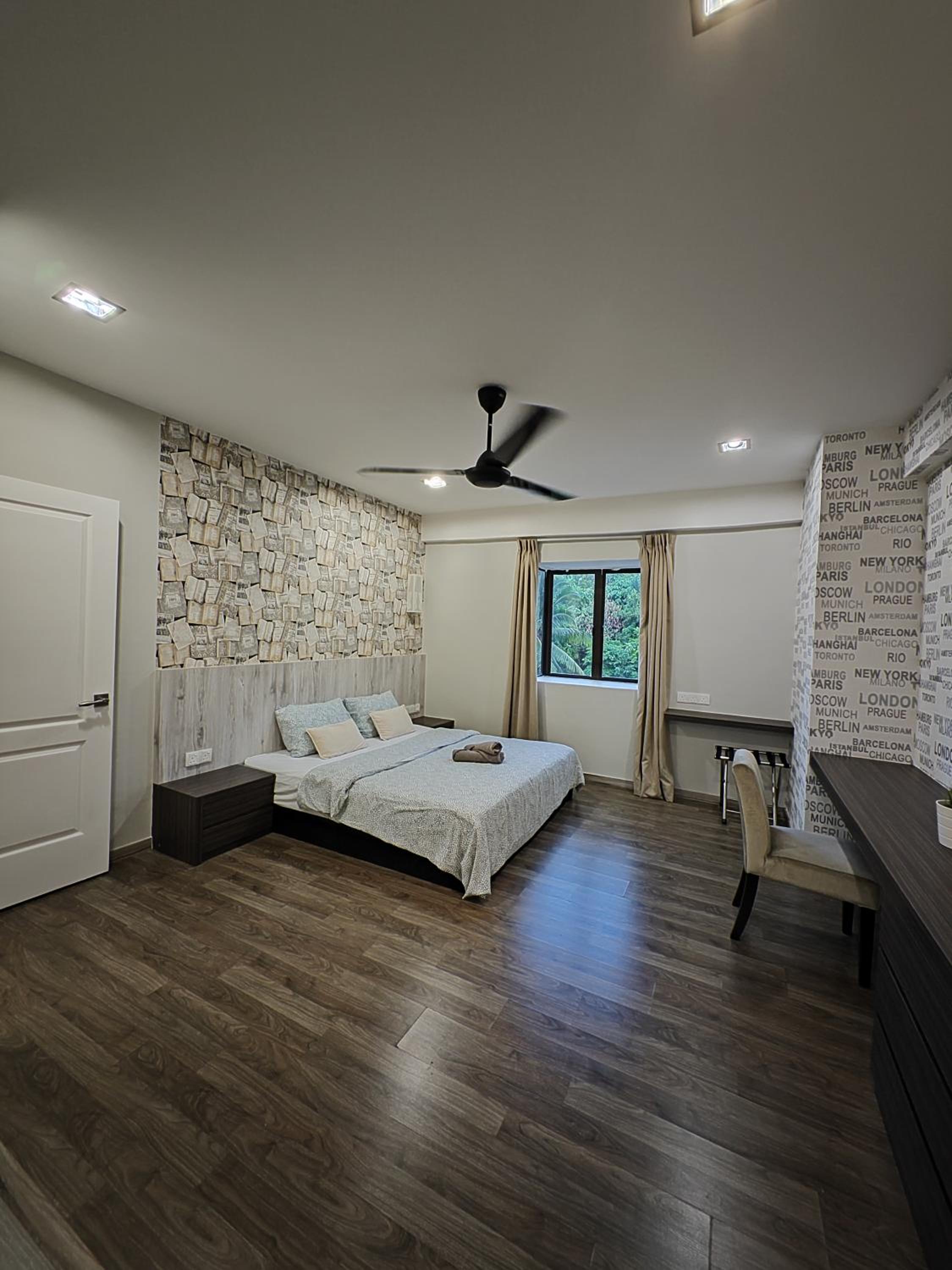Cosy Designer's Home By The Mountain