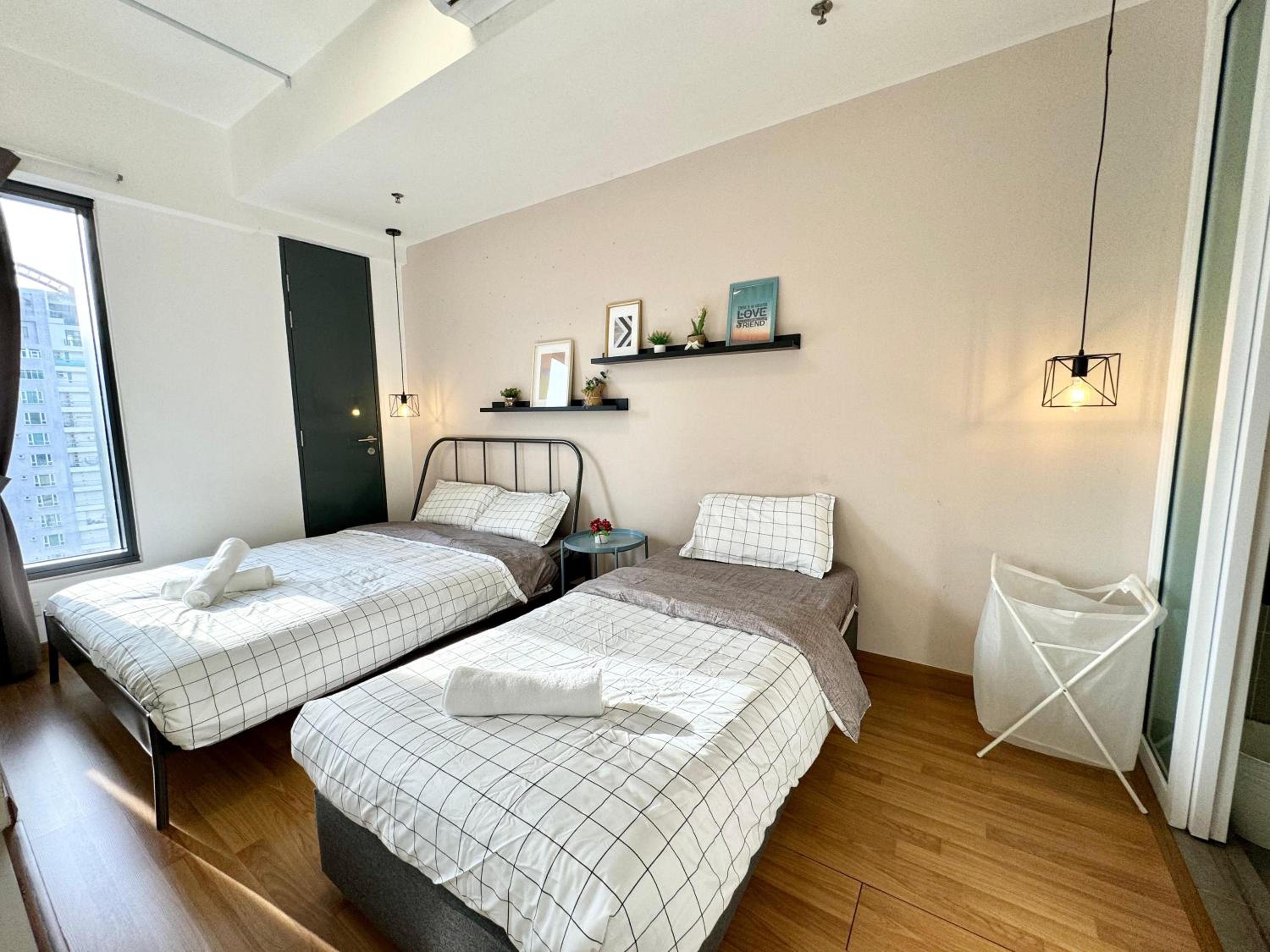 Tropicana 218 Macalister by CC view 4