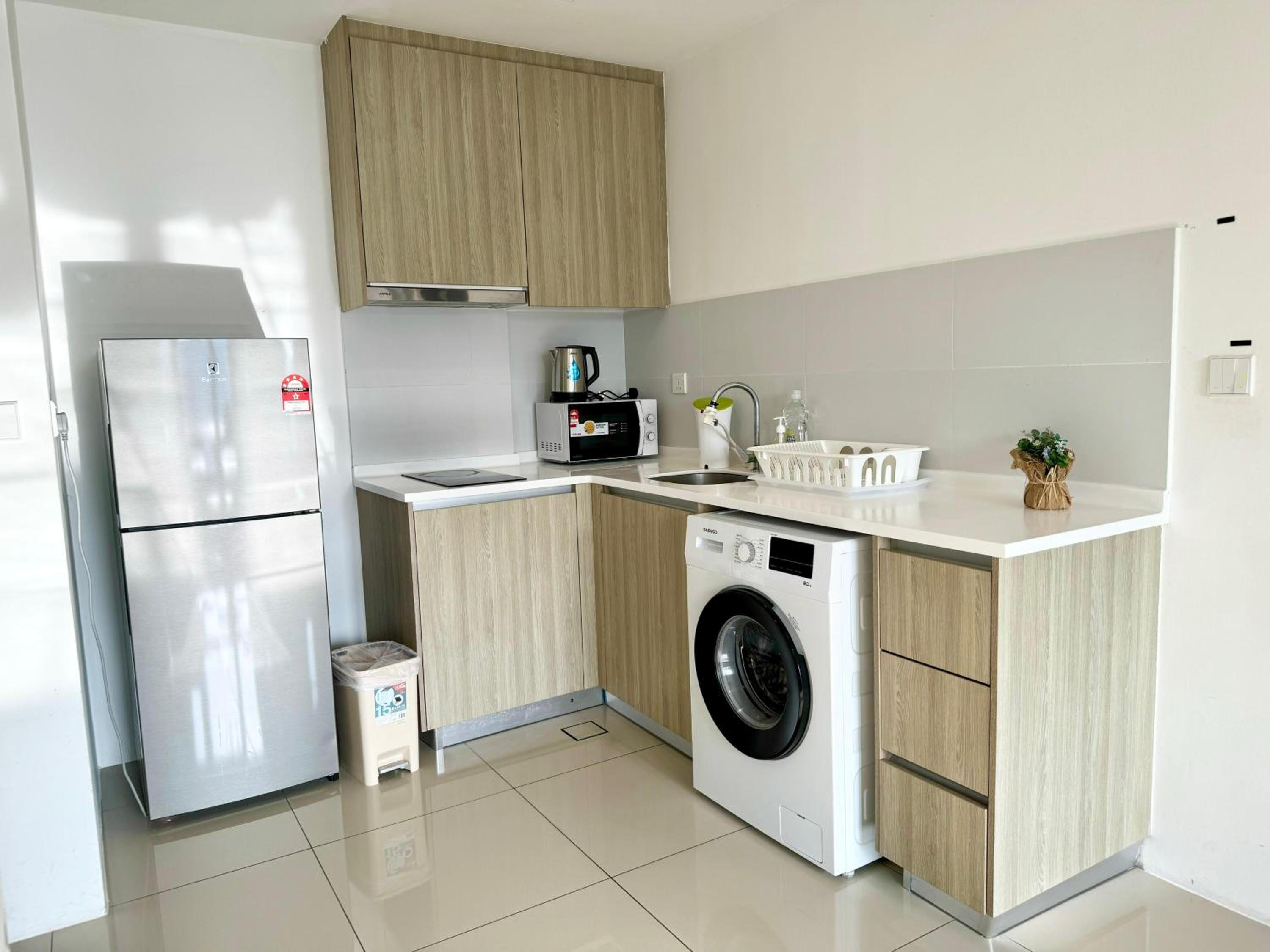 Tropicana 218 Macalister by CC view 3