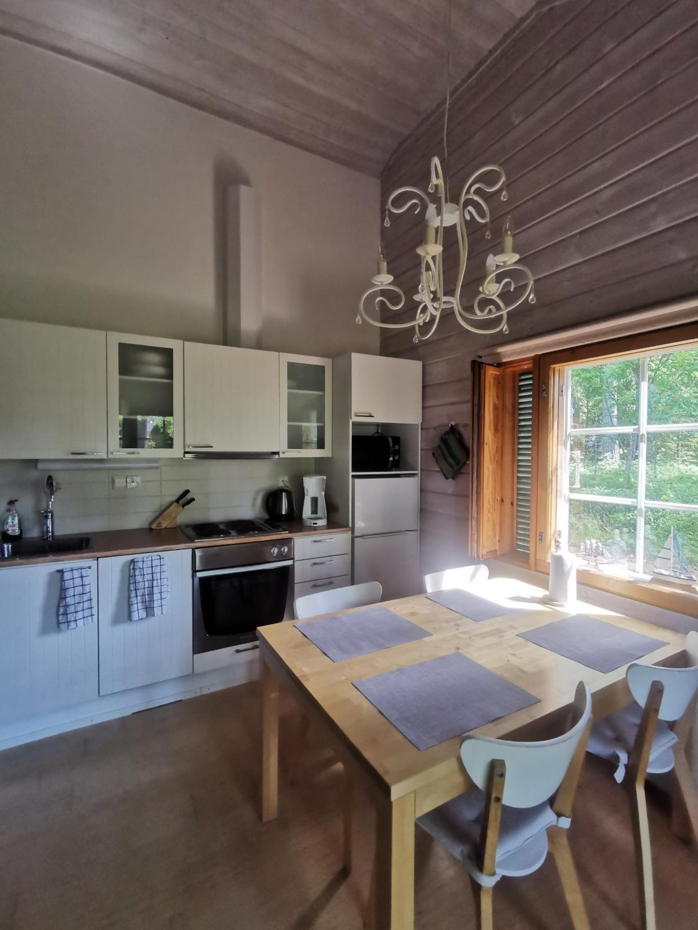 Mökki Rantasalmella Saimaan rannalla