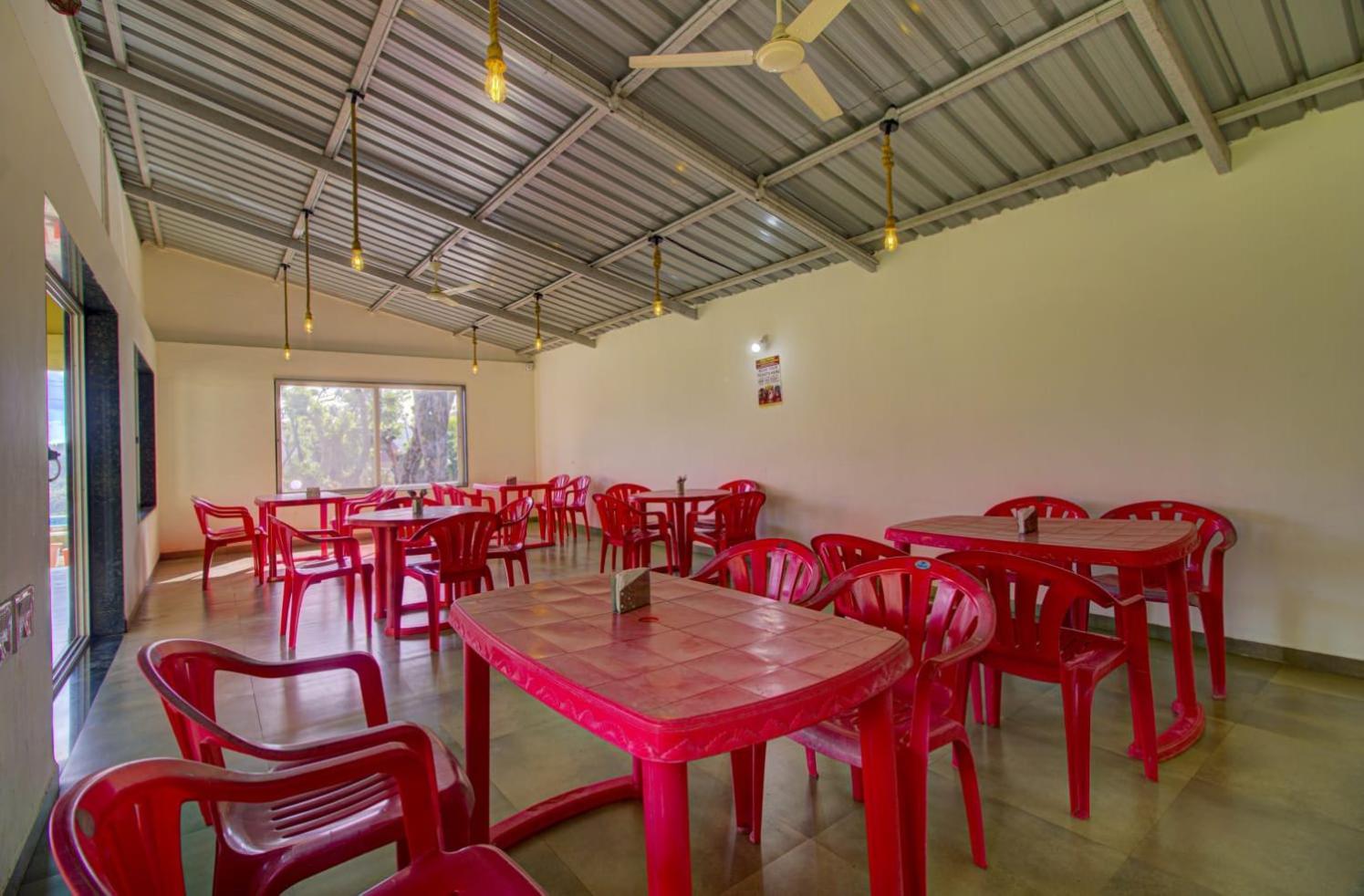 Family 8Bhk Villa Mahabaleshwar view 4