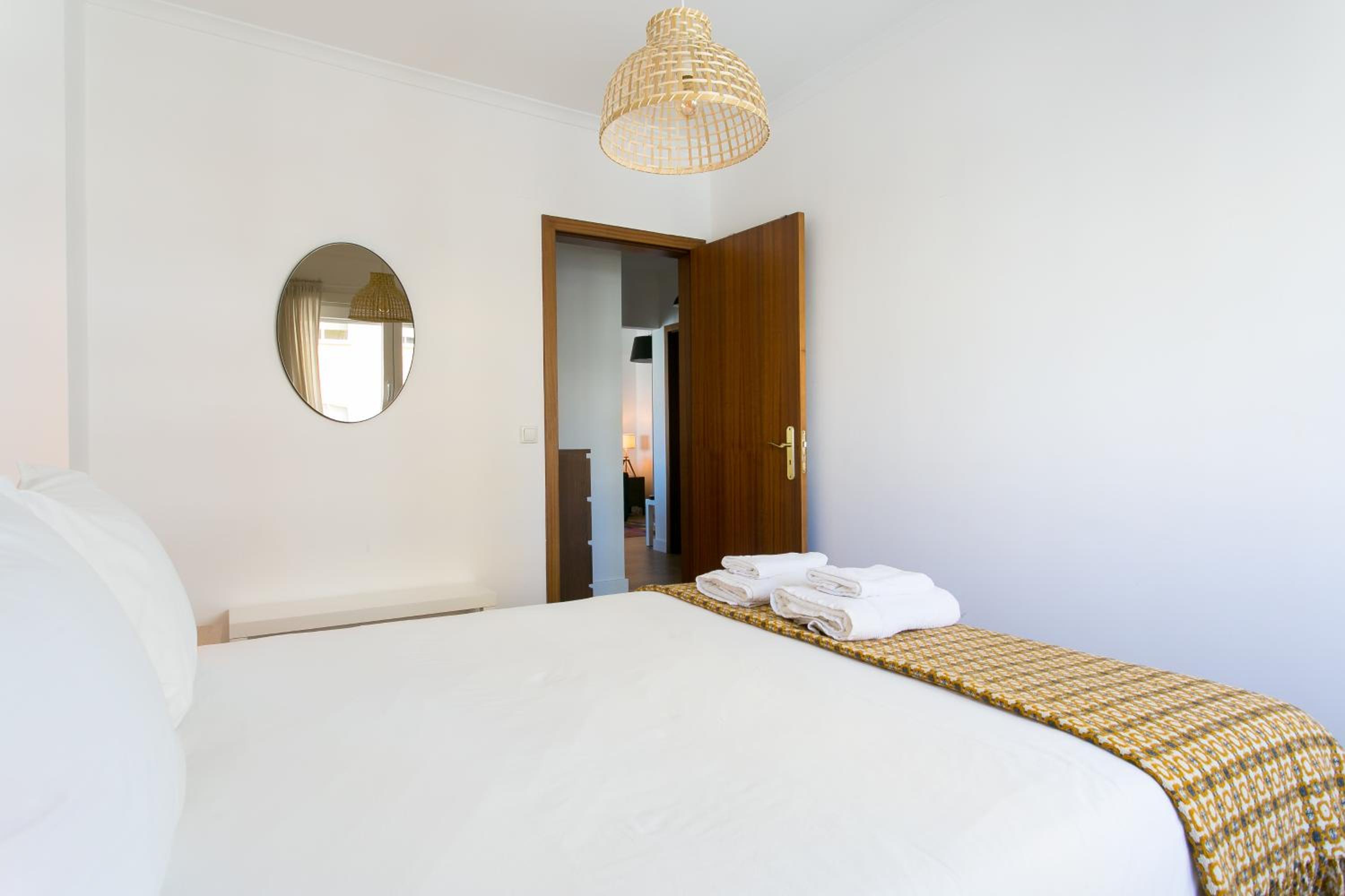 Apartamento central e confortável junto ao bairro da Graça view 3