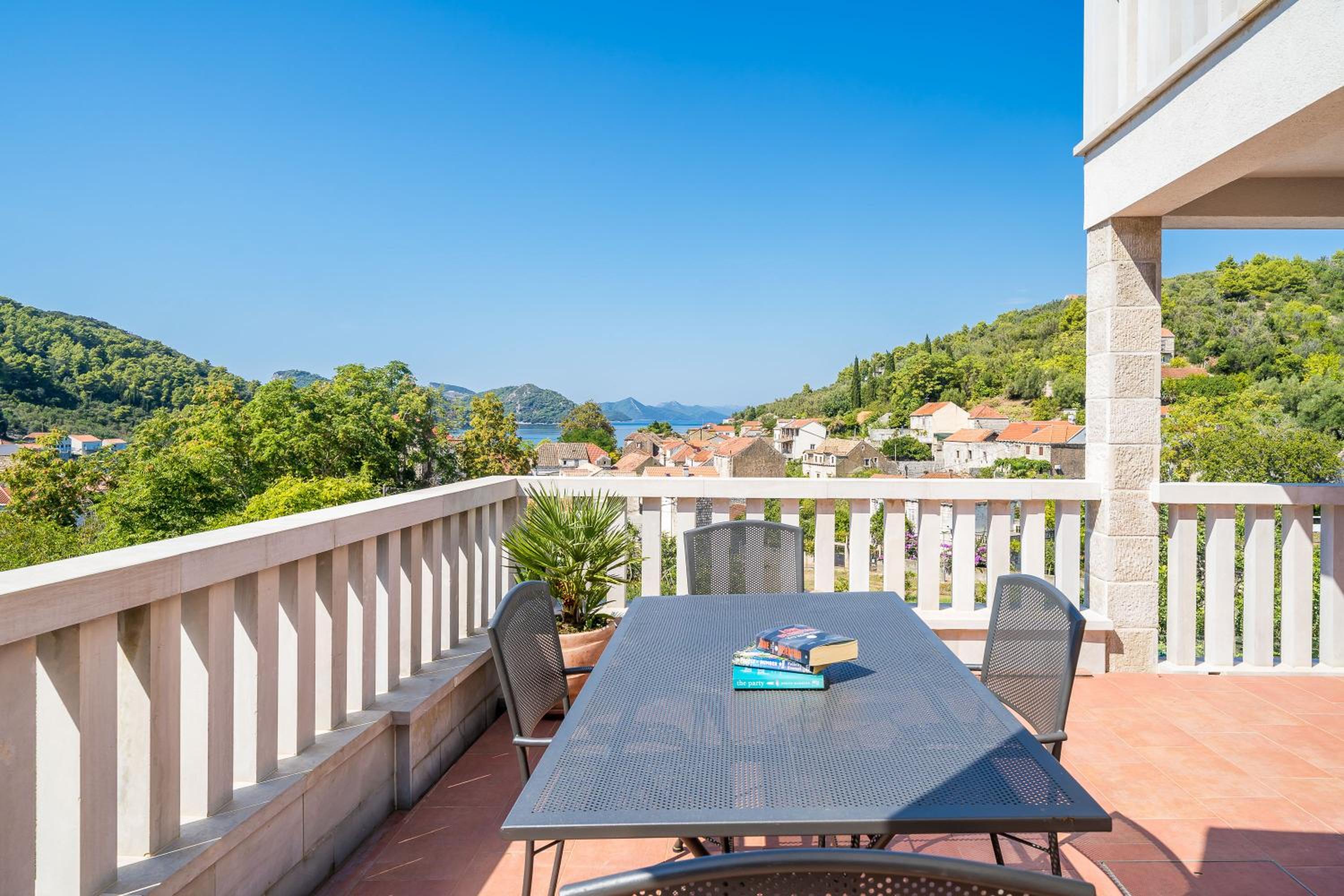Kate's Perfect Family Villa in Elaphiti