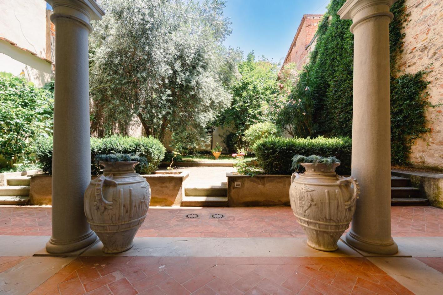Piazza Dei Ciompi With Private Garden