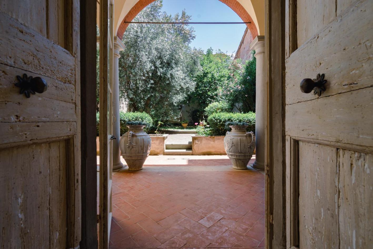 Piazza Dei Ciompi With Private Garden