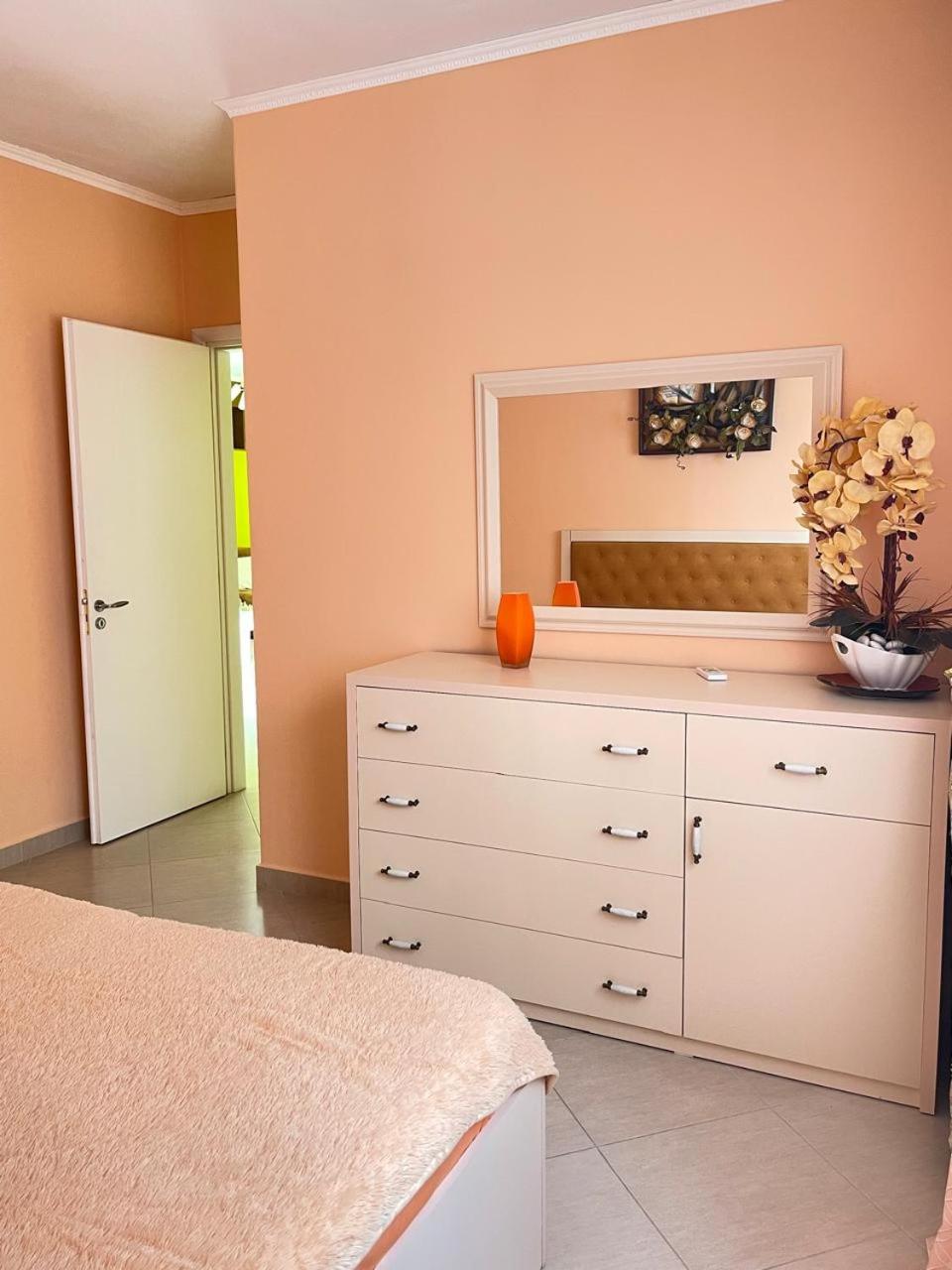 Vira Apartment , Vlora