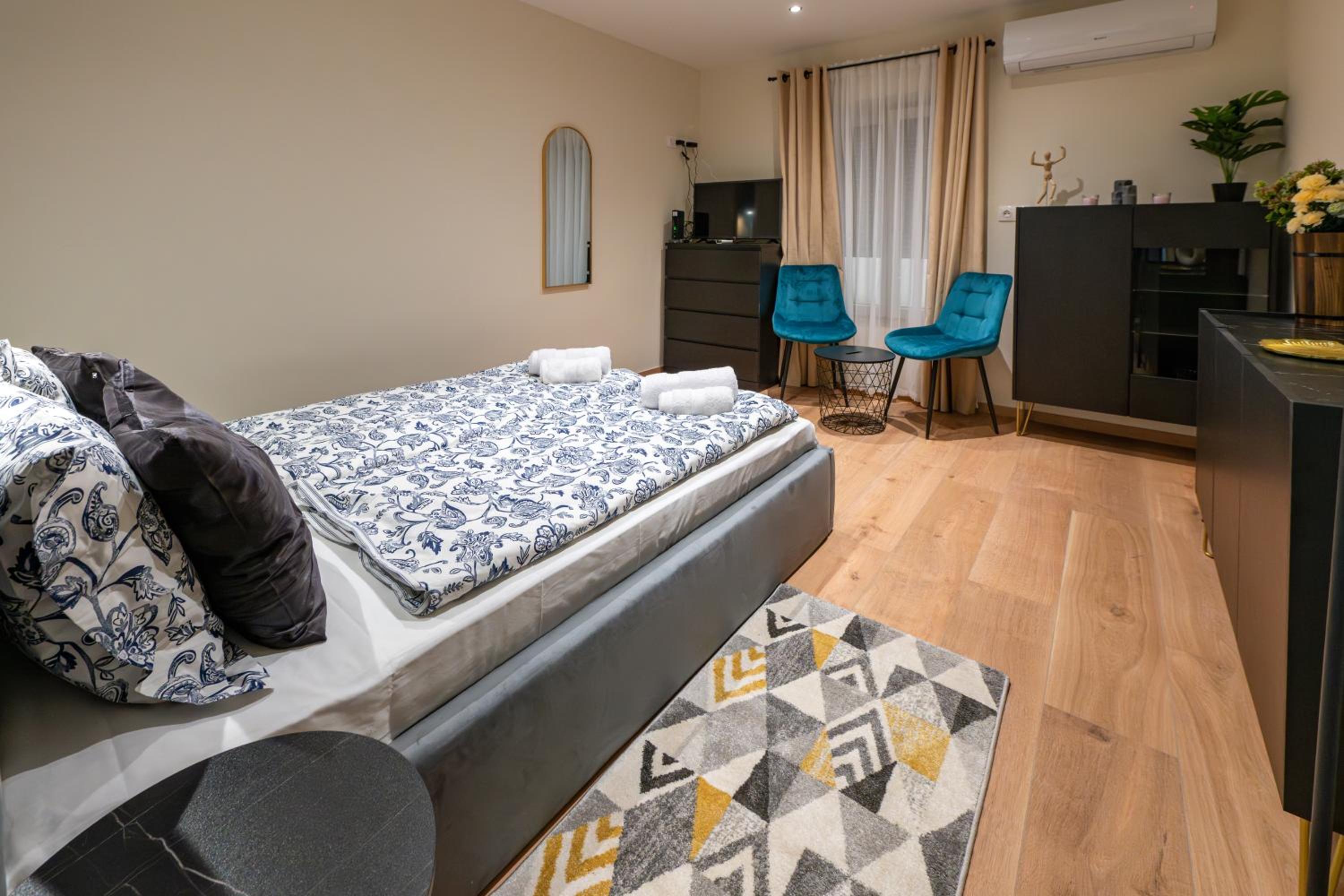 Astoria R91 One Bedroom Apartment view 2