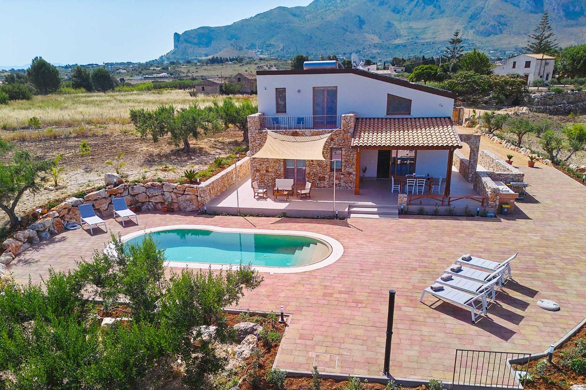 Villa Ninfa view 5