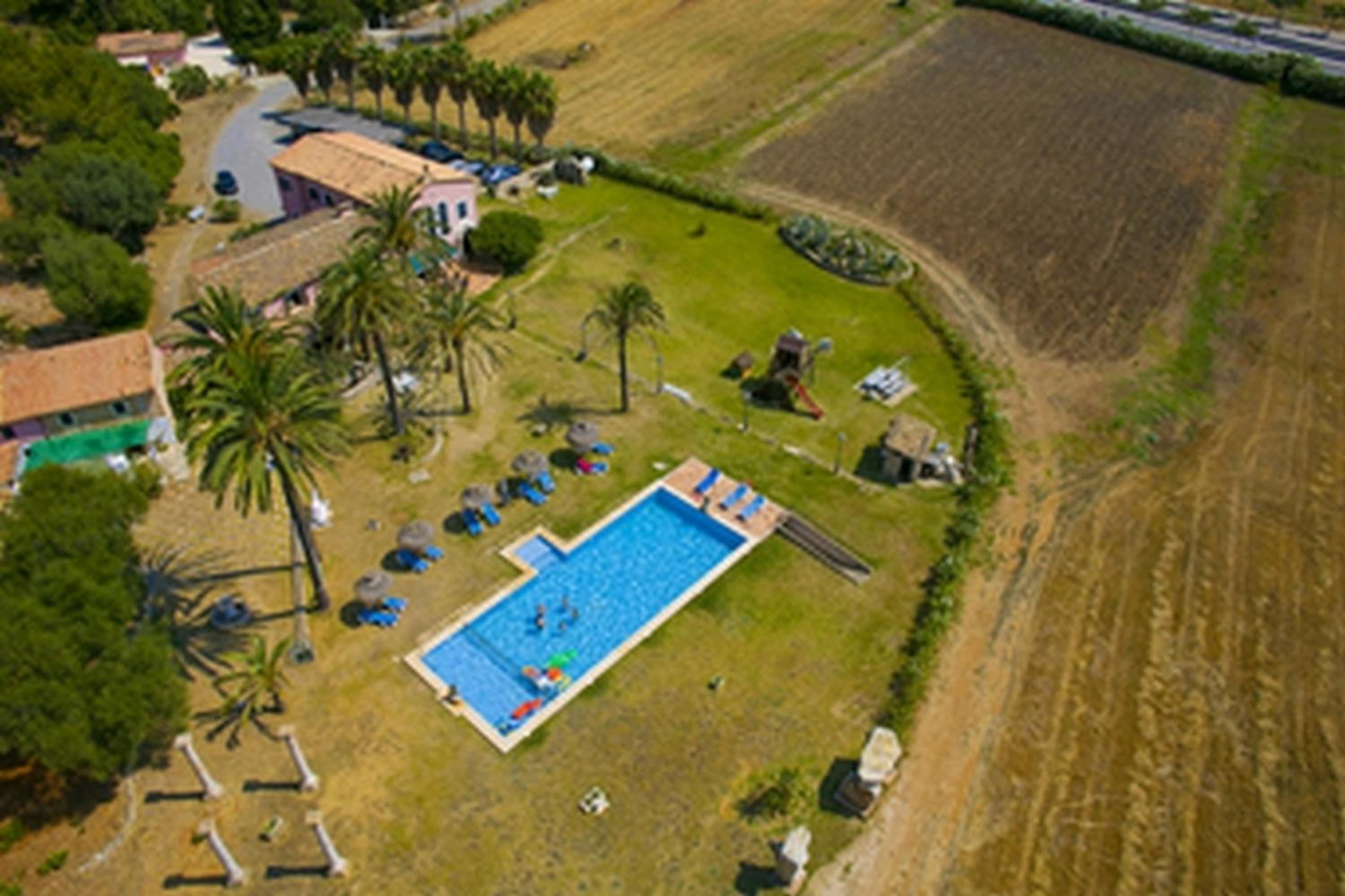 Spacious Apartment with Mountain View in Pollenca en Pollença — recepcion & lobby