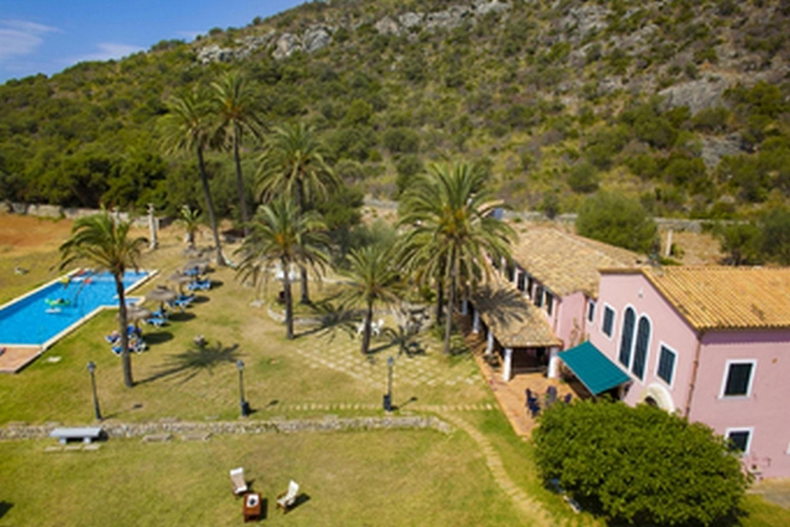 Spacious Apartment with Mountain View in Pollenca en Pollença — recepcion & lobby