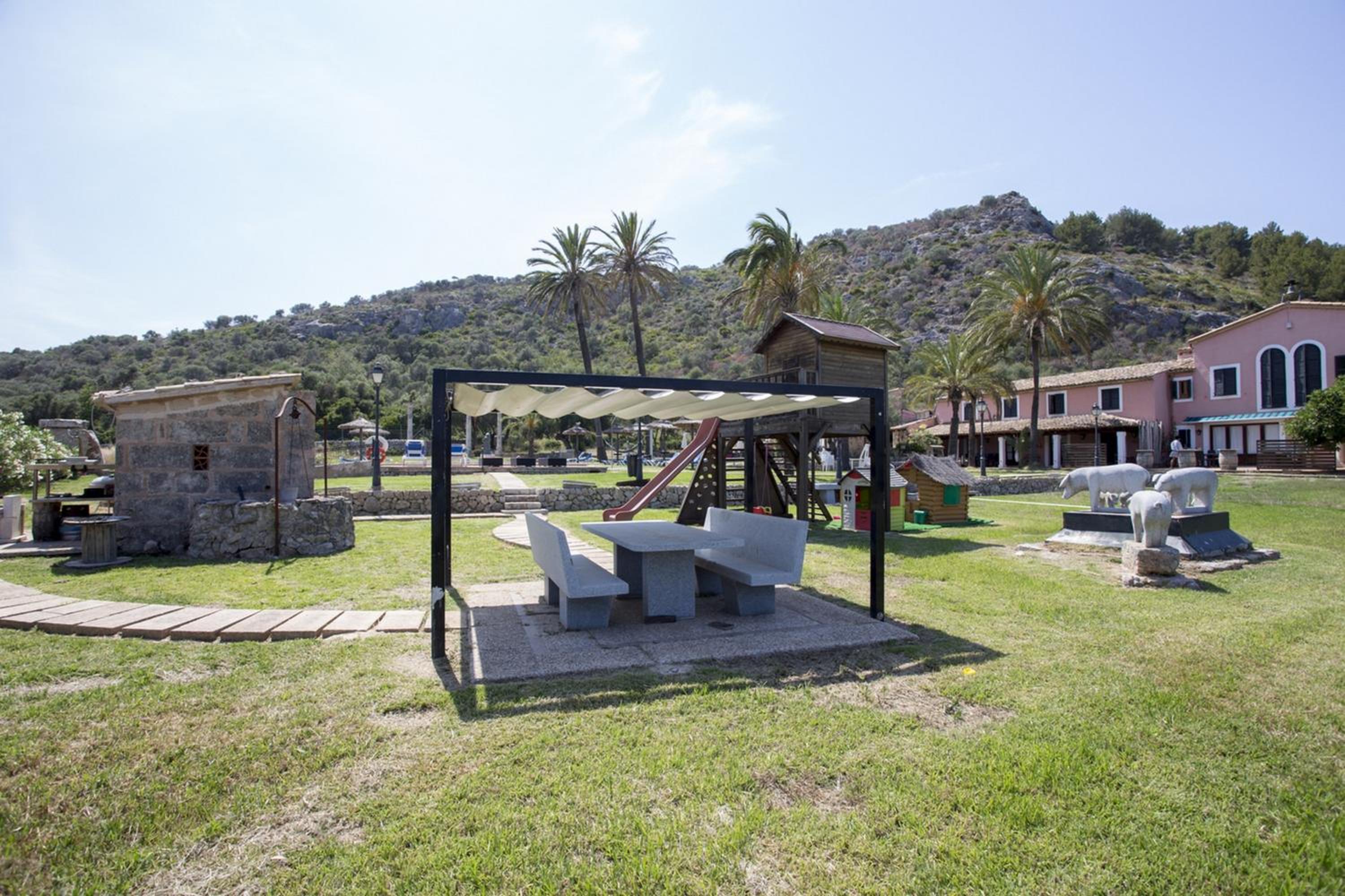 Spacious Apartment in Pollenca with Pool and Mountain View