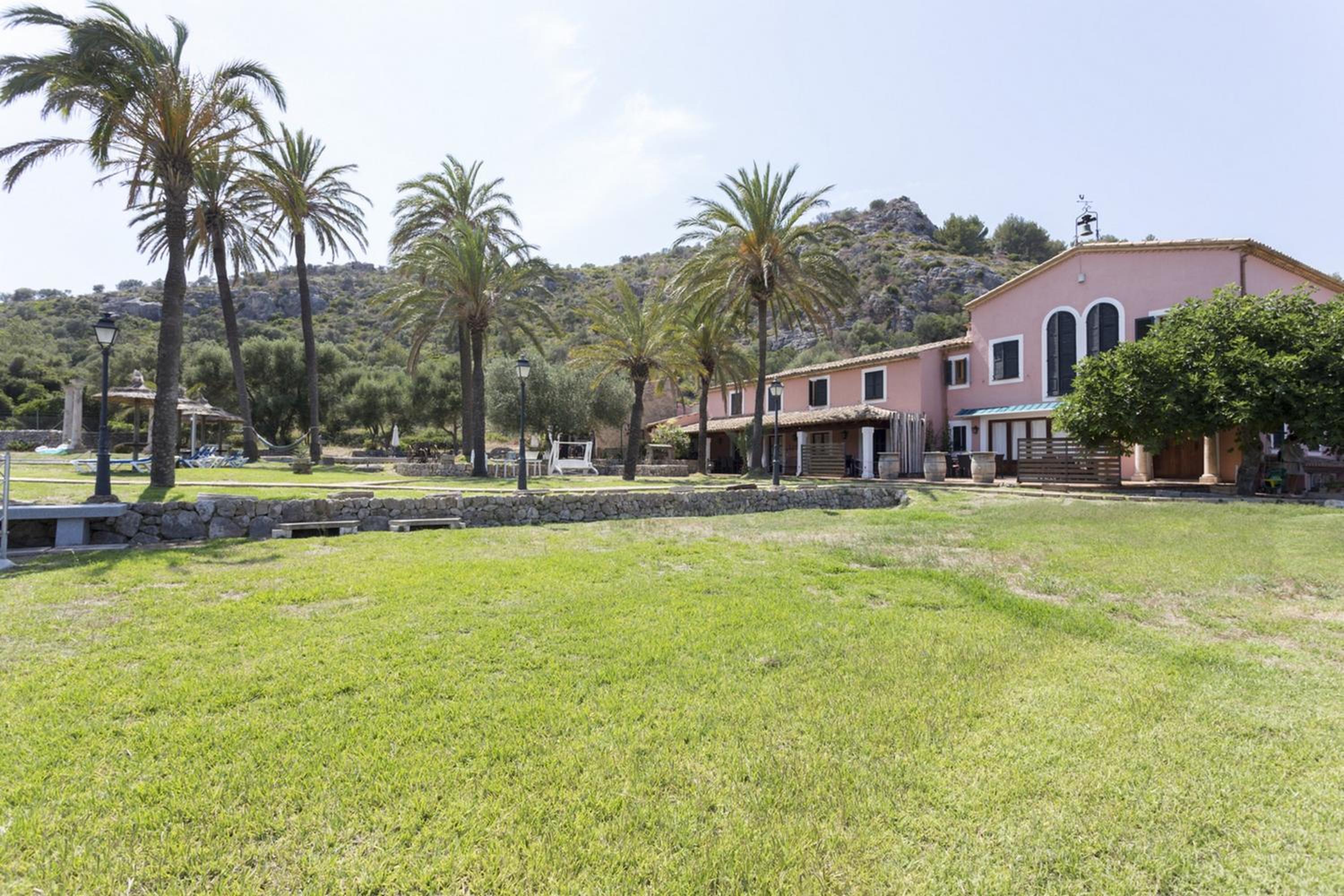 Spacious Apartment in Pollenca with Pool and Mountain View