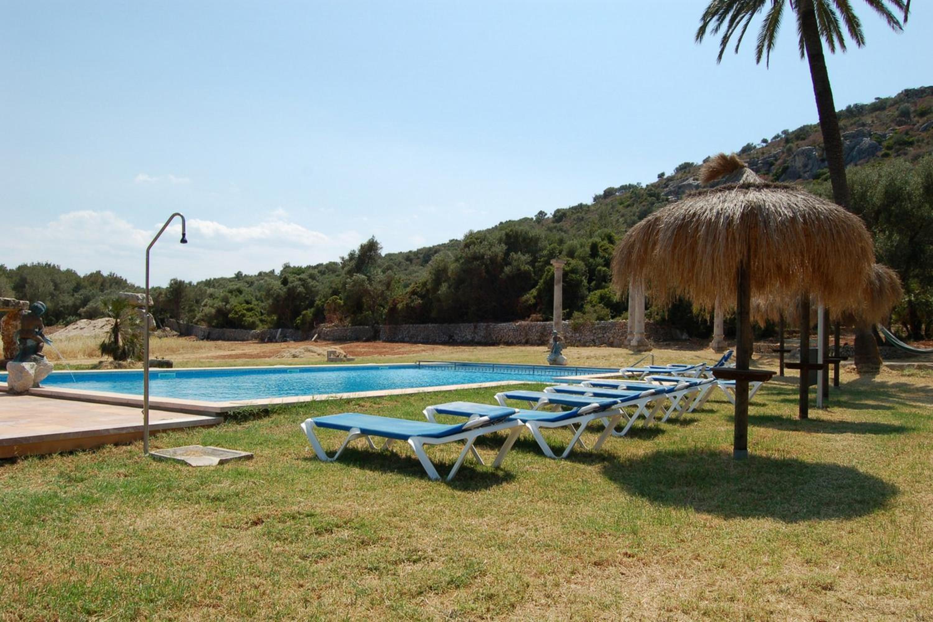Spacious Apartment with Mountain View in Pollenca en Pollença — recepcion & lobby
