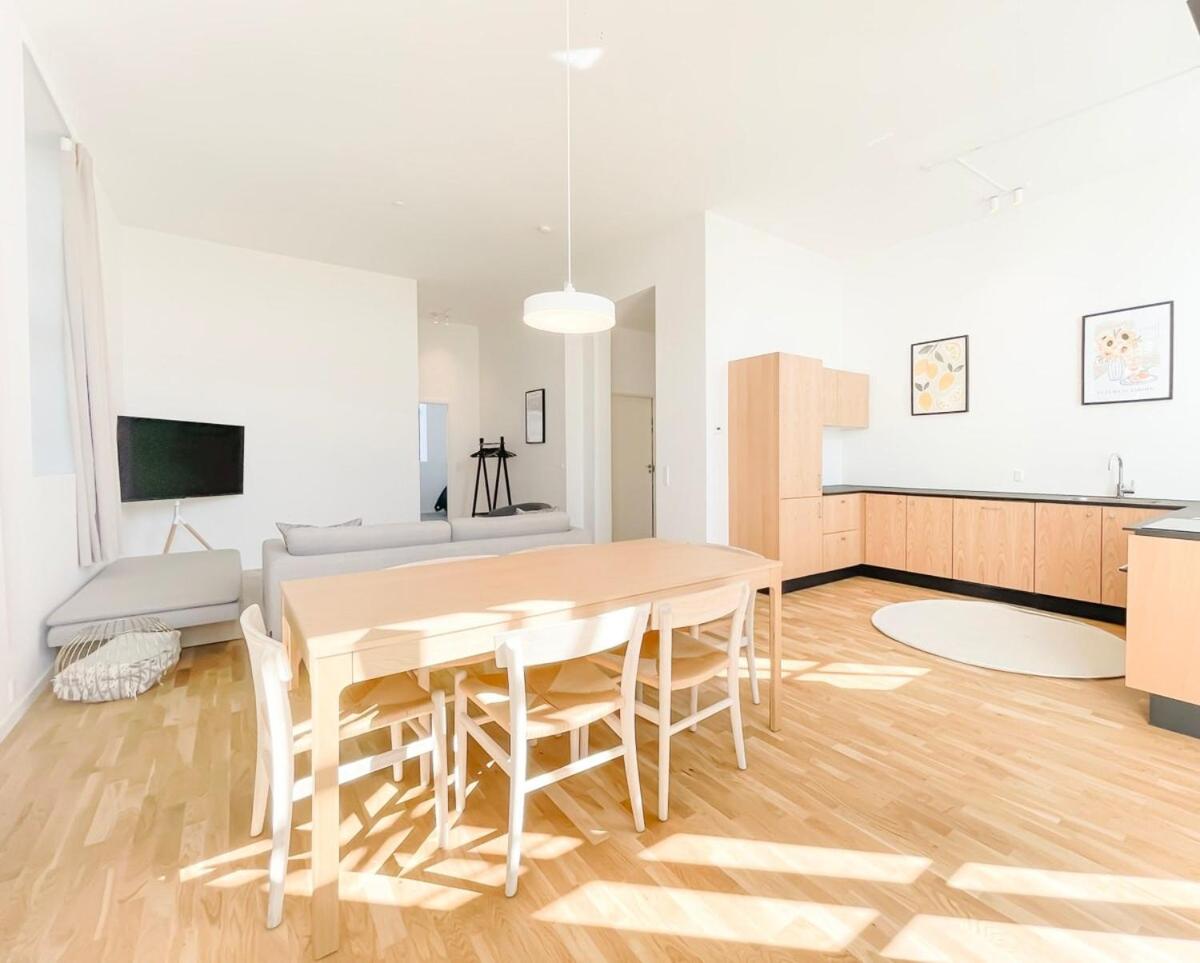 Cozy and Bright Apartments with Private Car Park