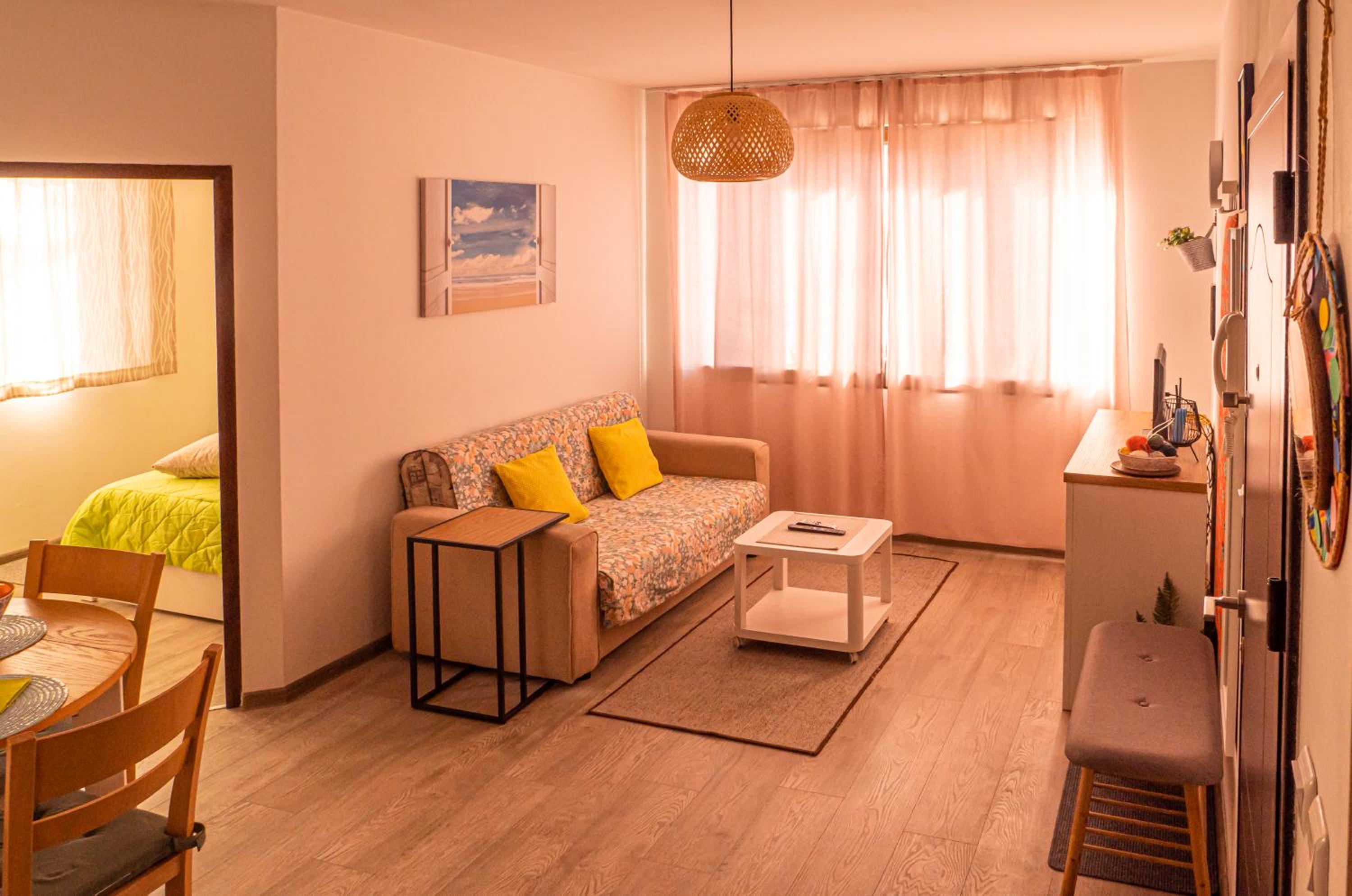 Cozy 1-bedroom apartment 5 min from the beach