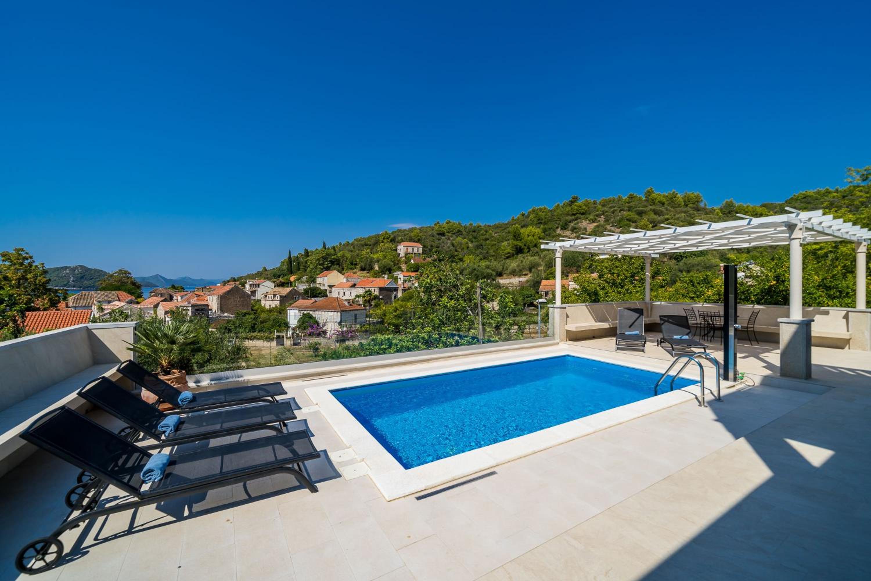 Kate's Perfect Family Villa in Elaphiti