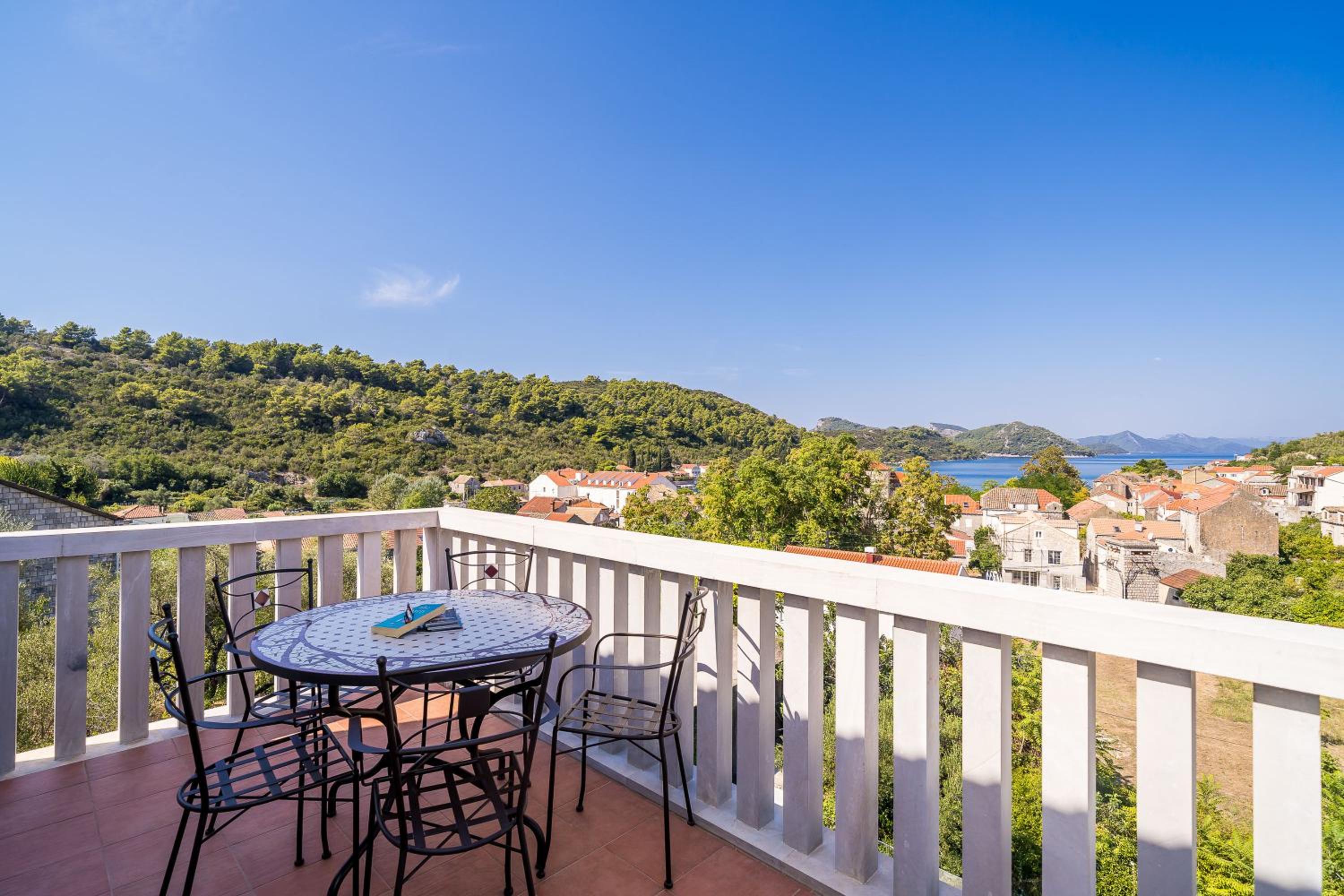 Kate's Perfect Family Villa in Elaphiti