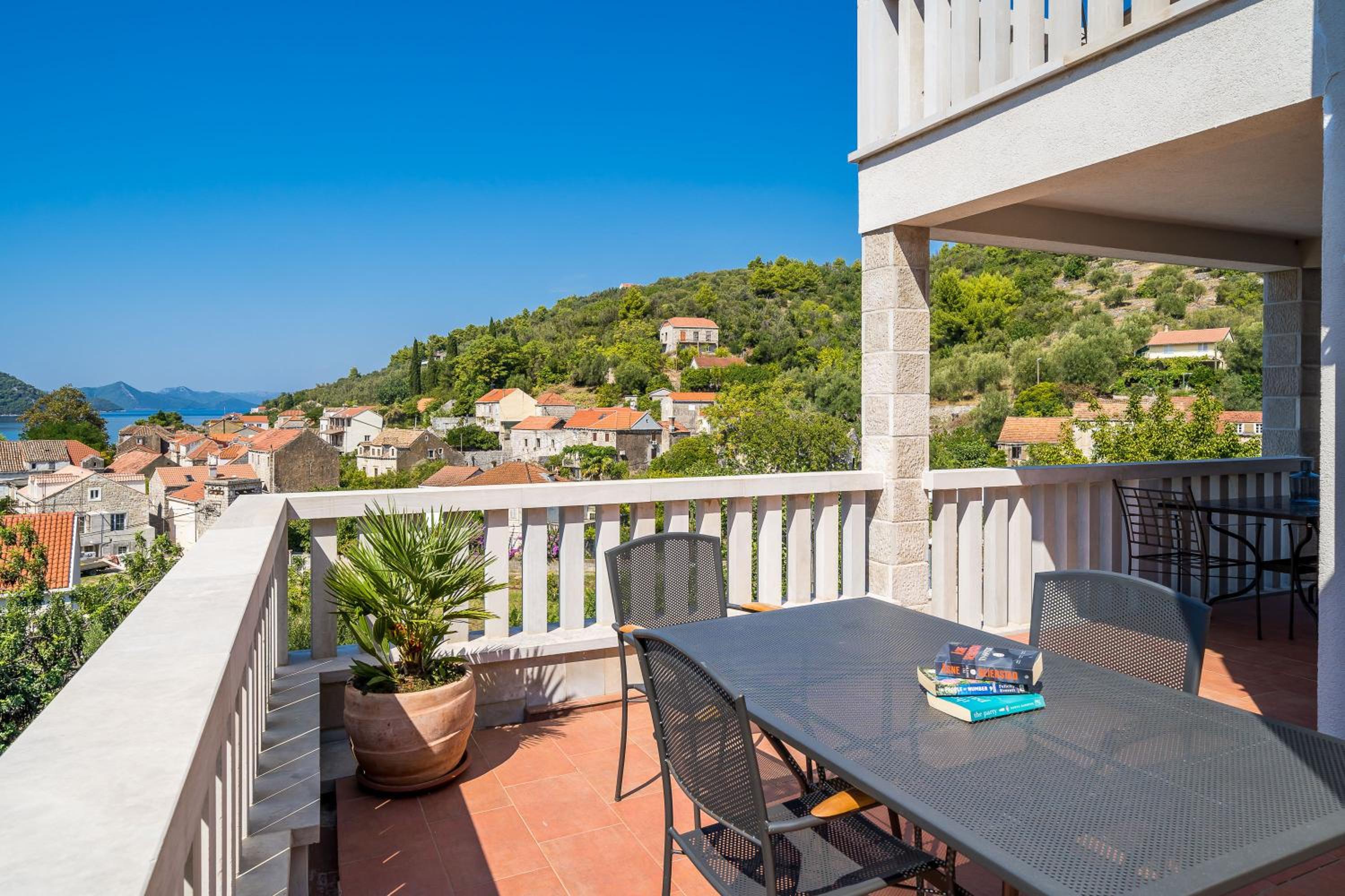 Kate's Perfect Family Villa in Elaphiti