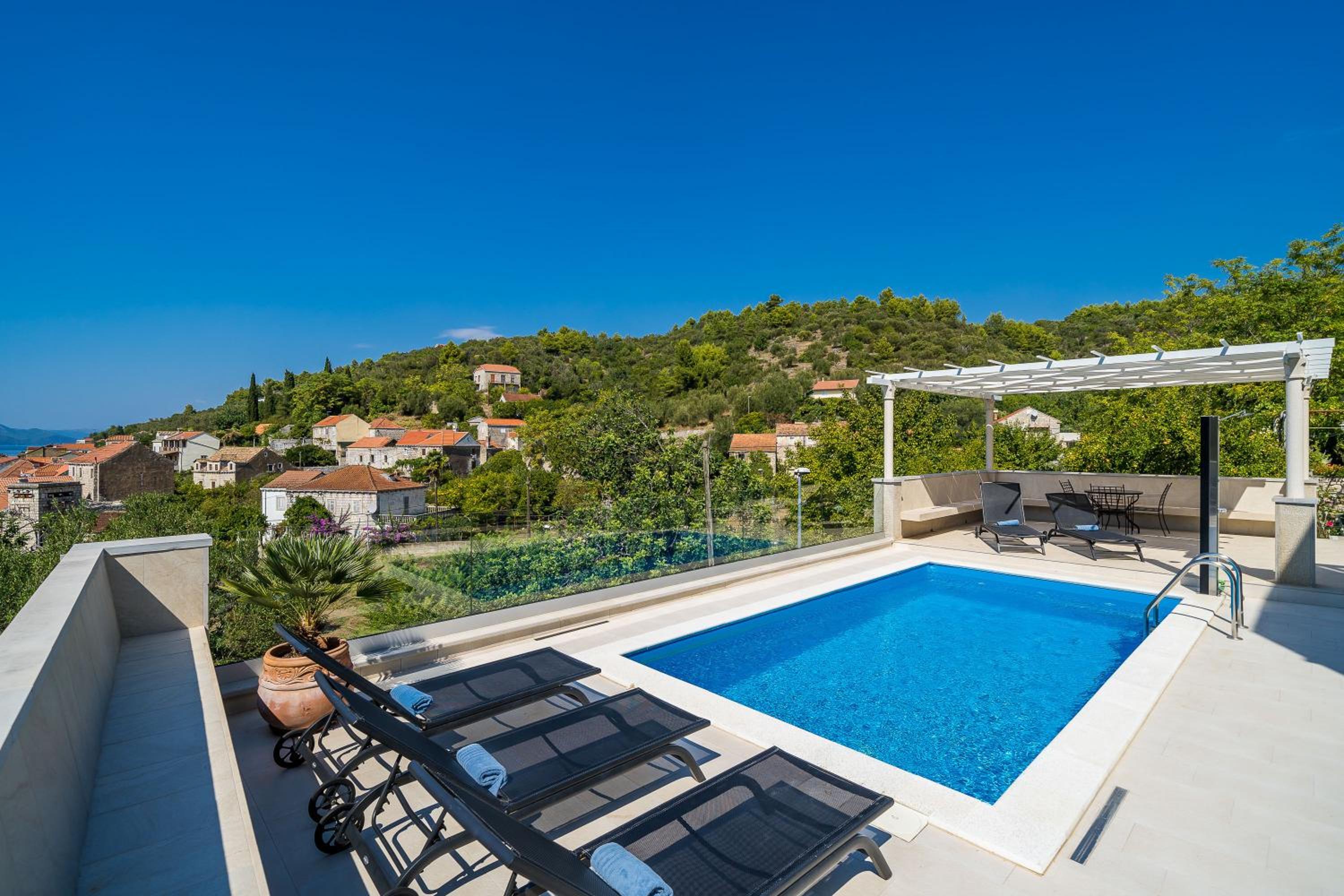 Kate's Perfect Family Villa in Elaphiti
