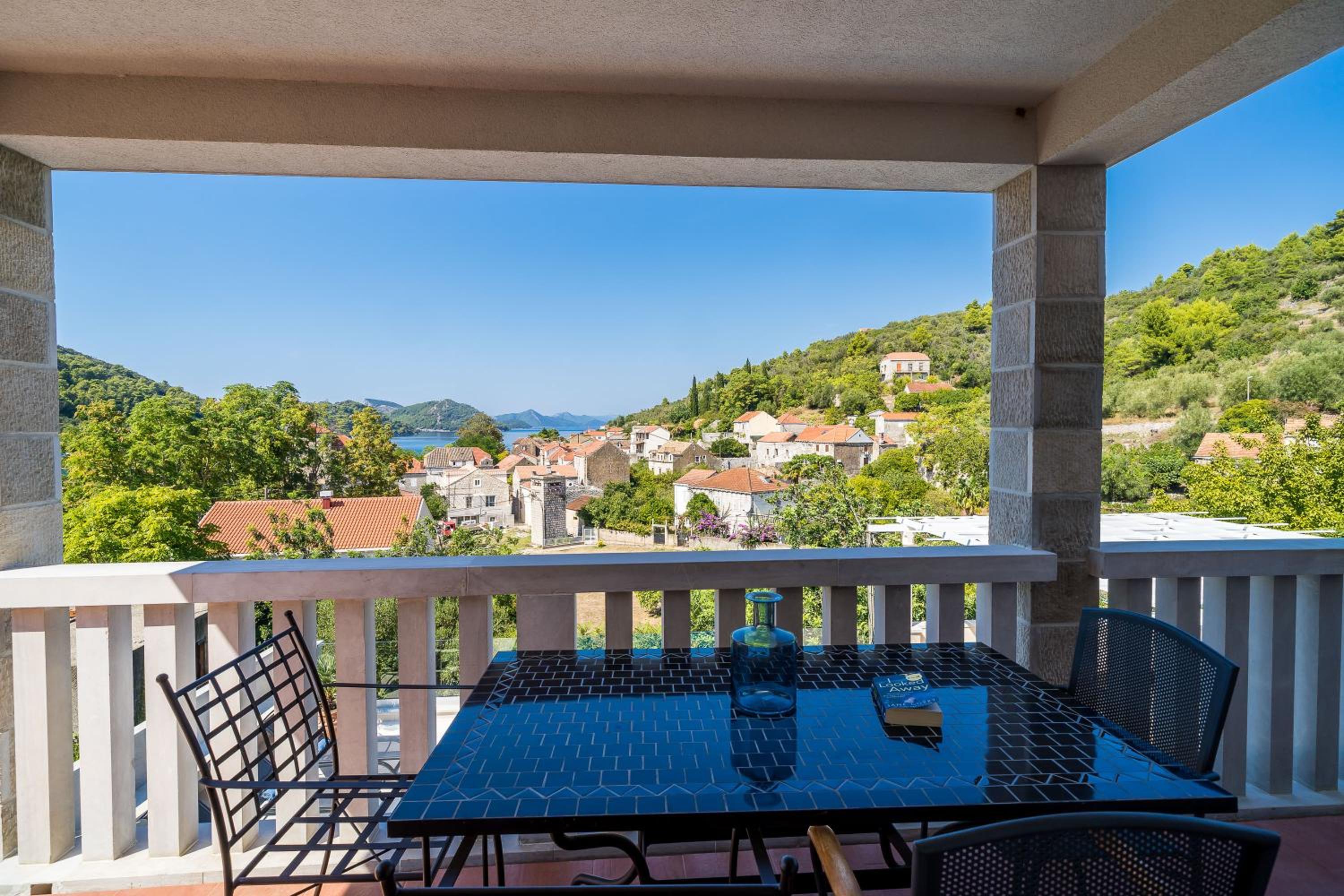 Kate's Perfect Family Villa in Elaphiti