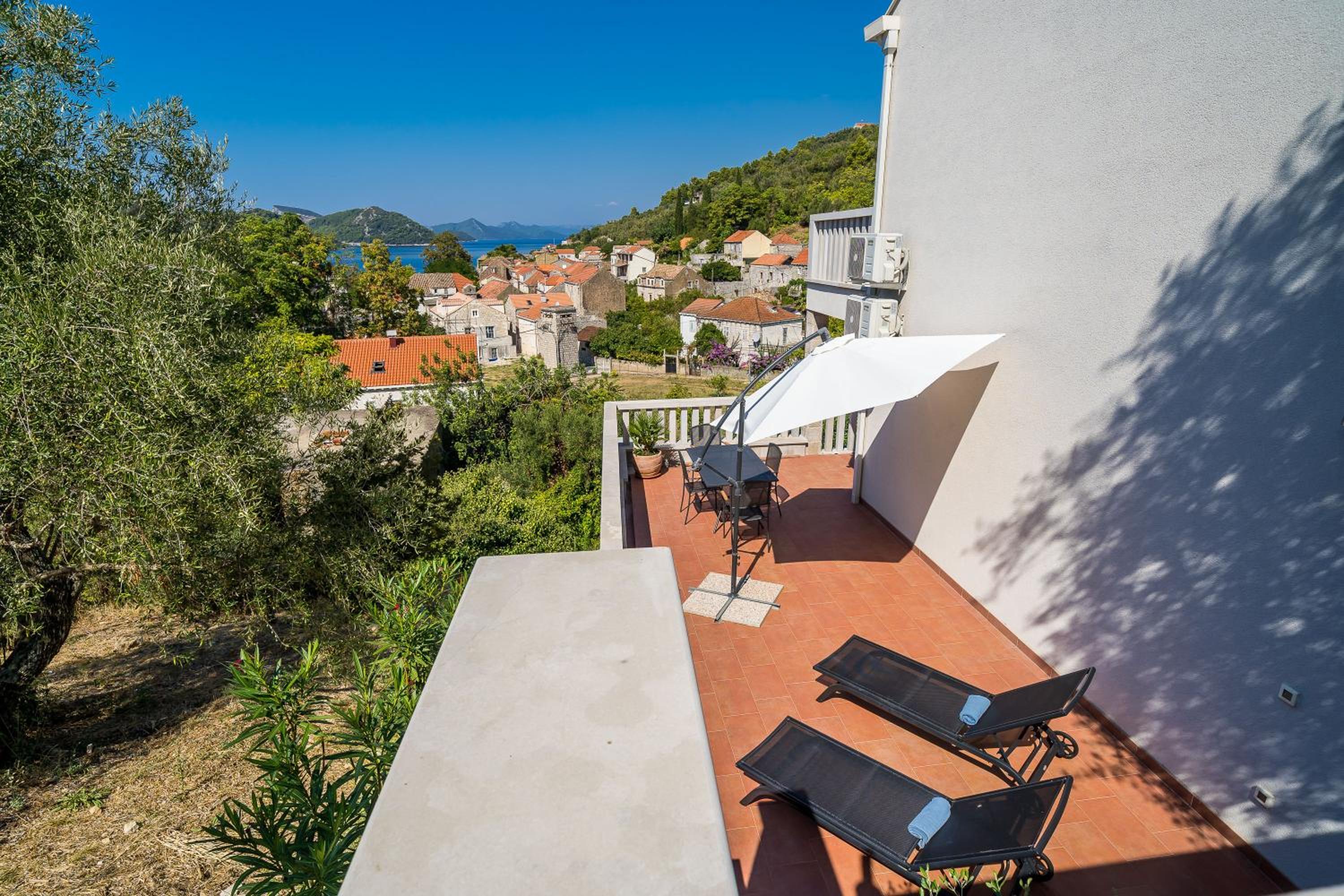 Kate's Perfect Family Villa in Elaphiti